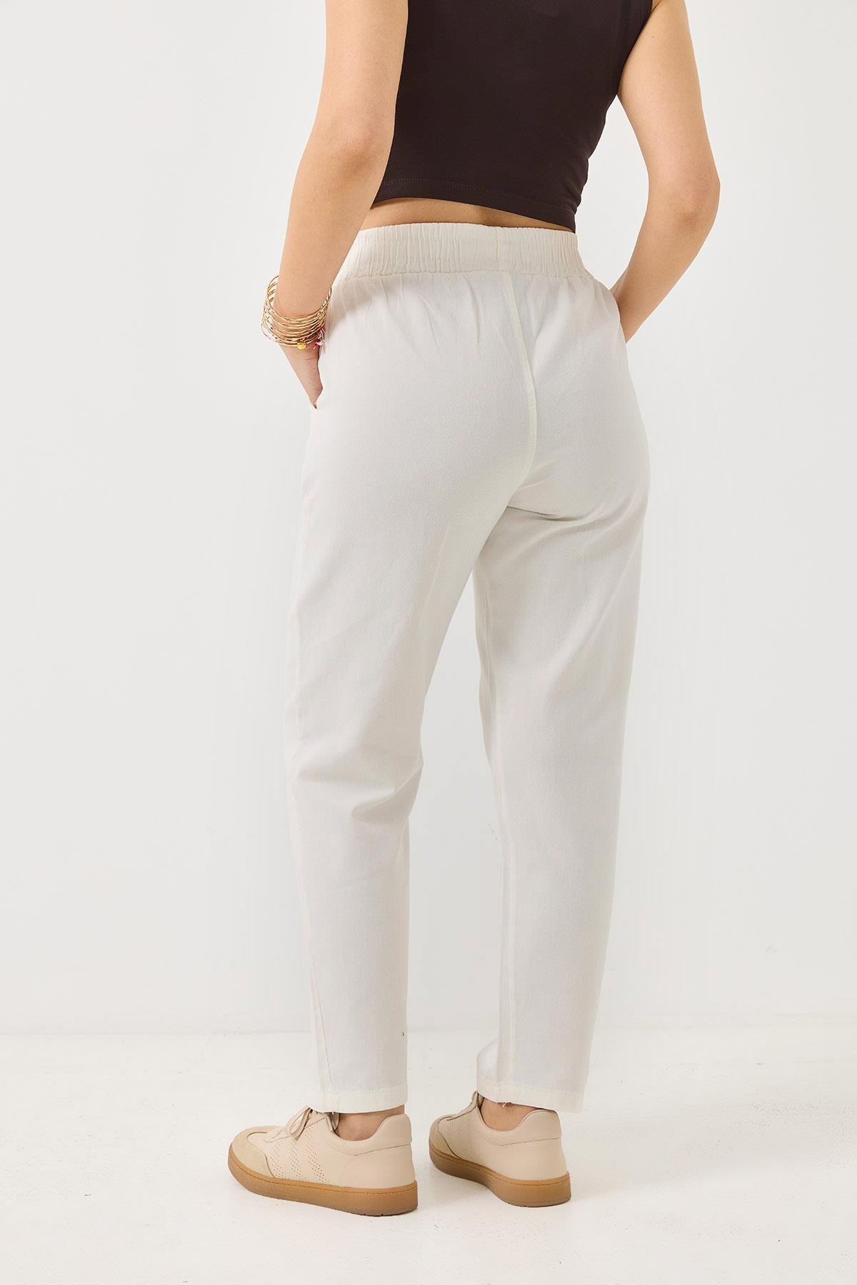 Beyaz Beli Lastikli Mom Pantolon