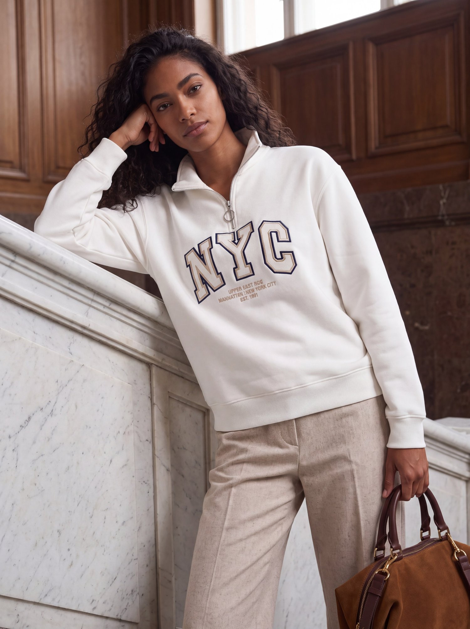 Beyaz Nakışlı Fermuarlı Oversize Sweatshirt
