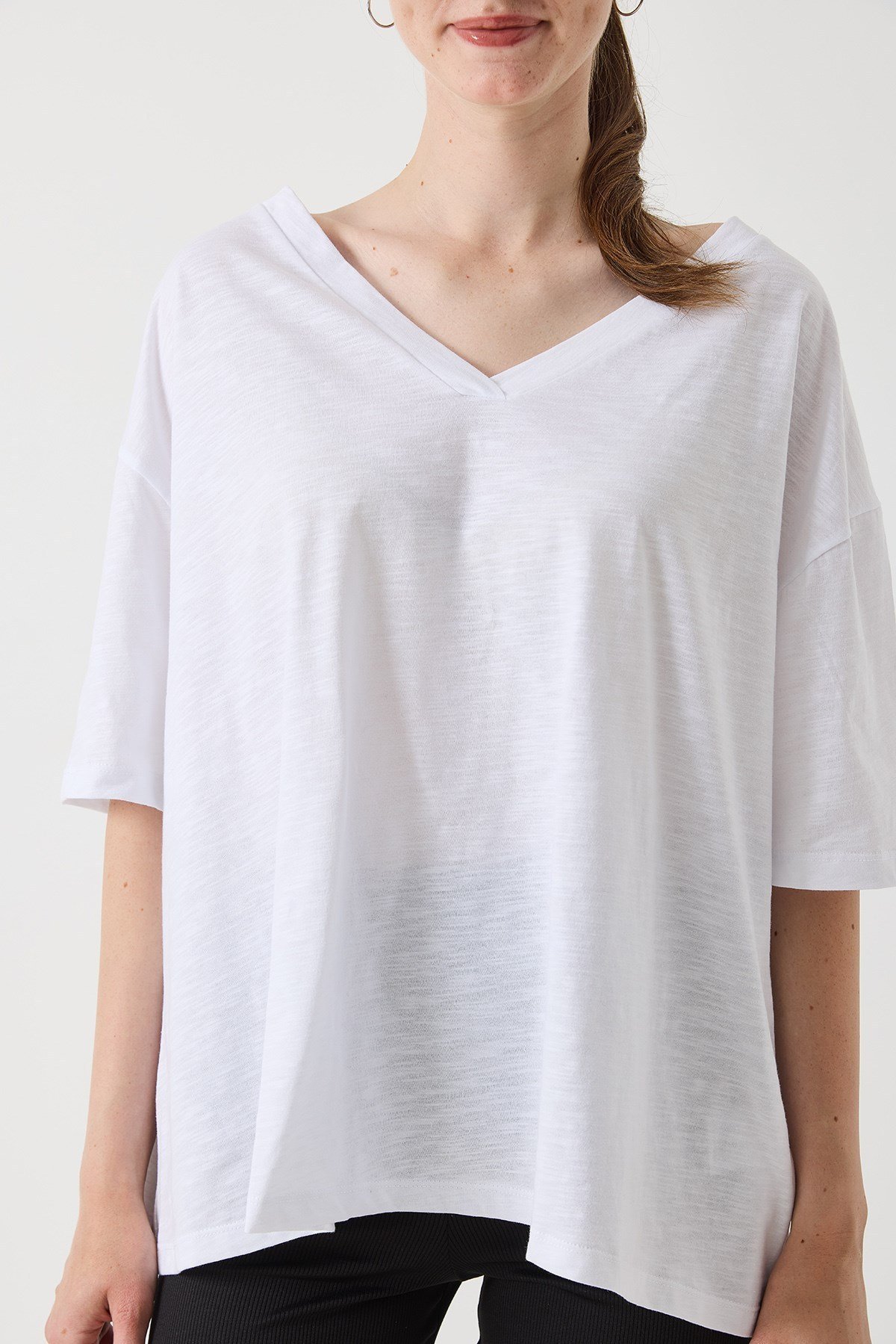 Beyaz V Yaka Oversize Tişört
