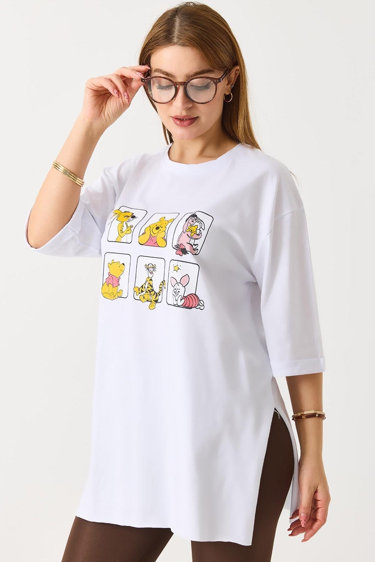 Beyaz Yırtmaçlı Oversize Baskılı Tişört