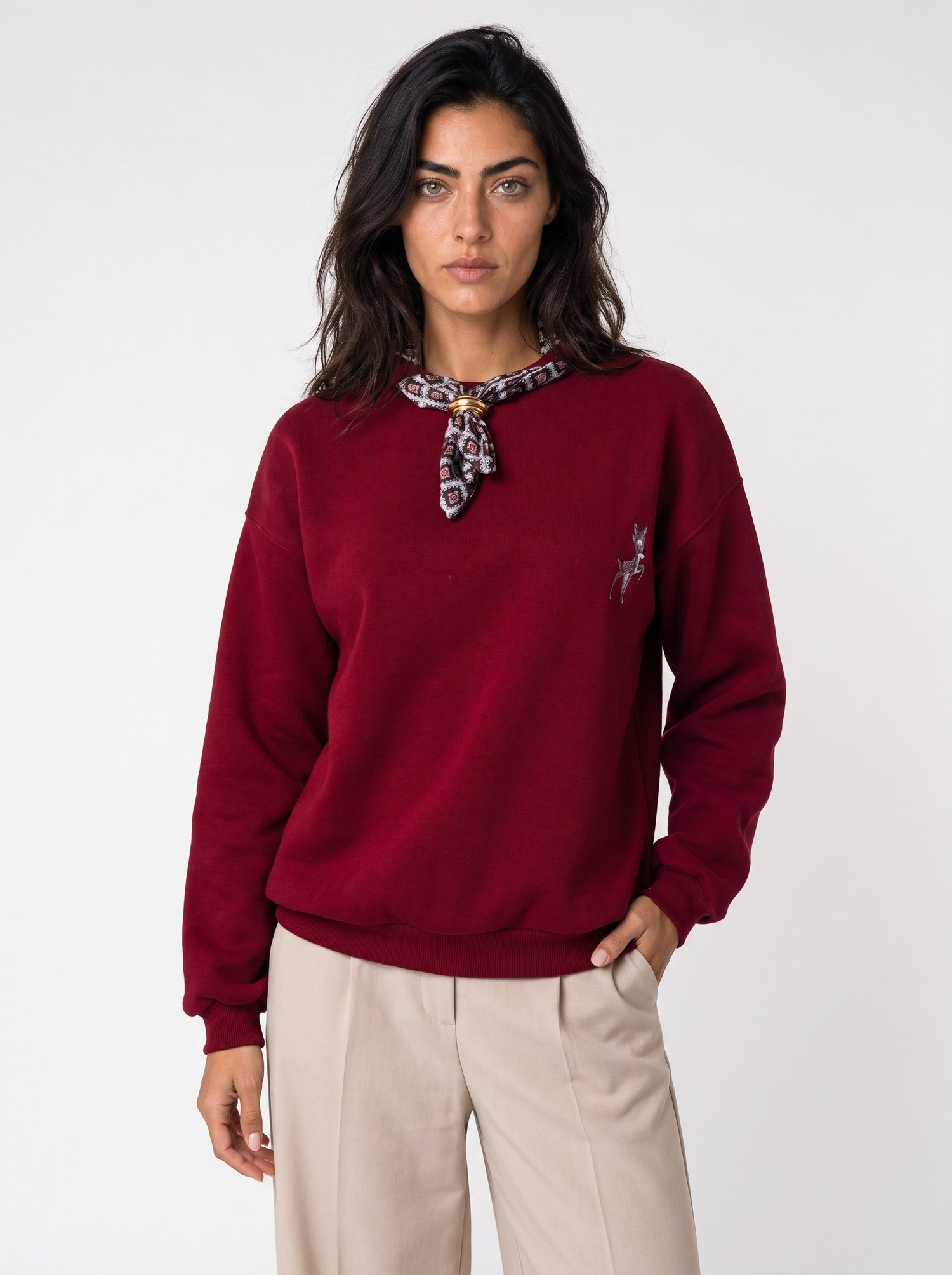 Bordo Fularlı Ceylan Nakışlı Sweatshirt