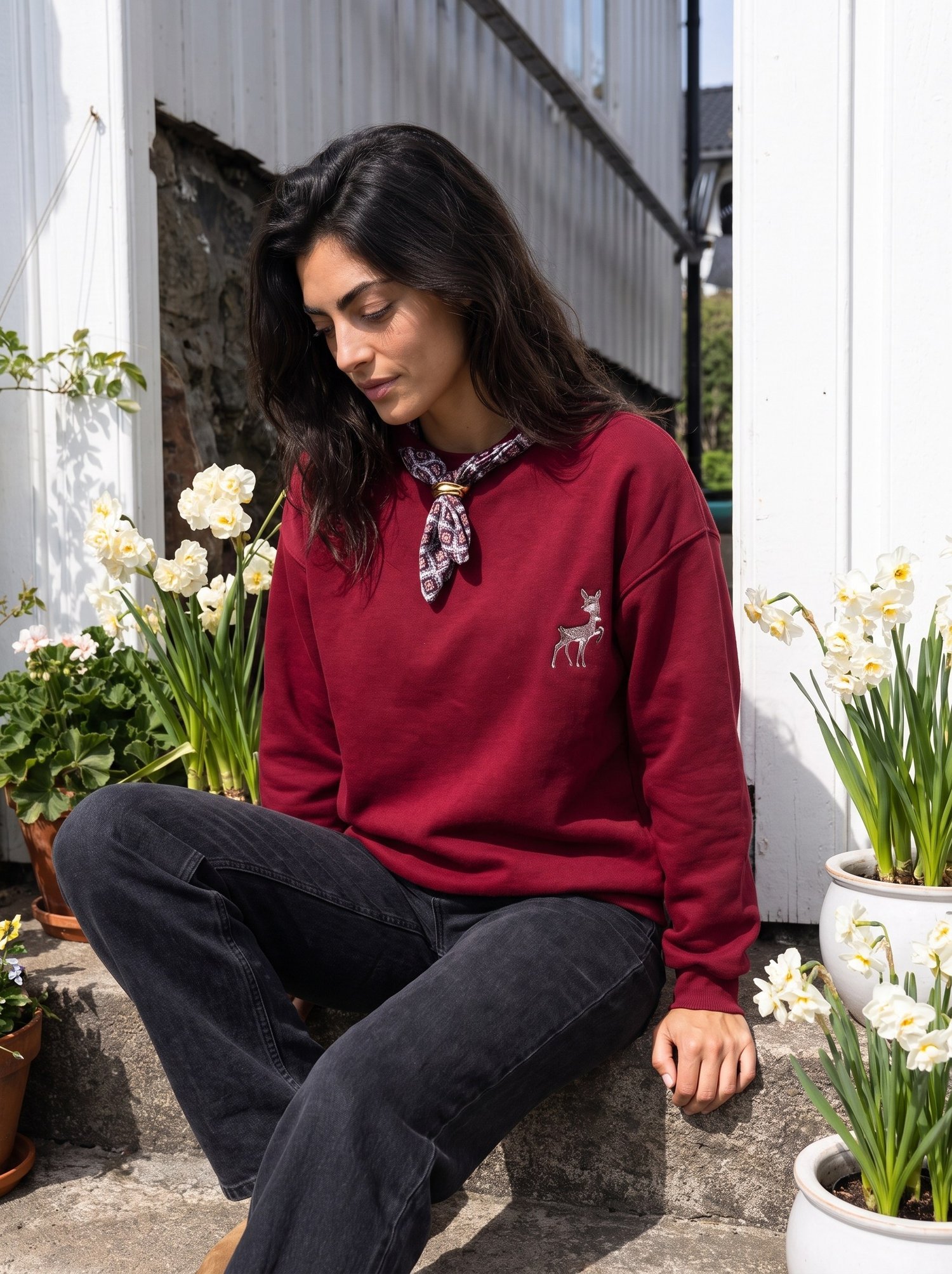 Bordo Fularlı Ceylan Nakışlı Sweatshirt
