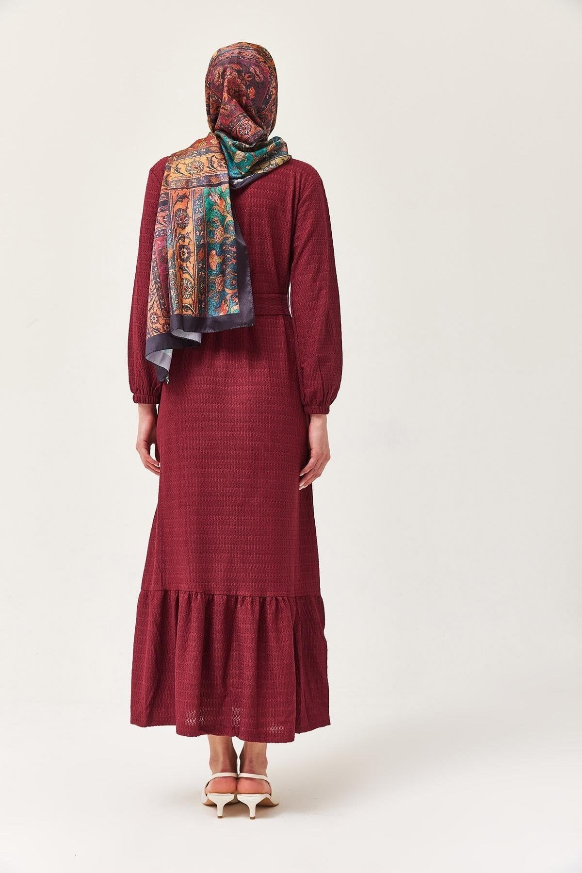 Bordo Kuşaklı Katlı Elbise