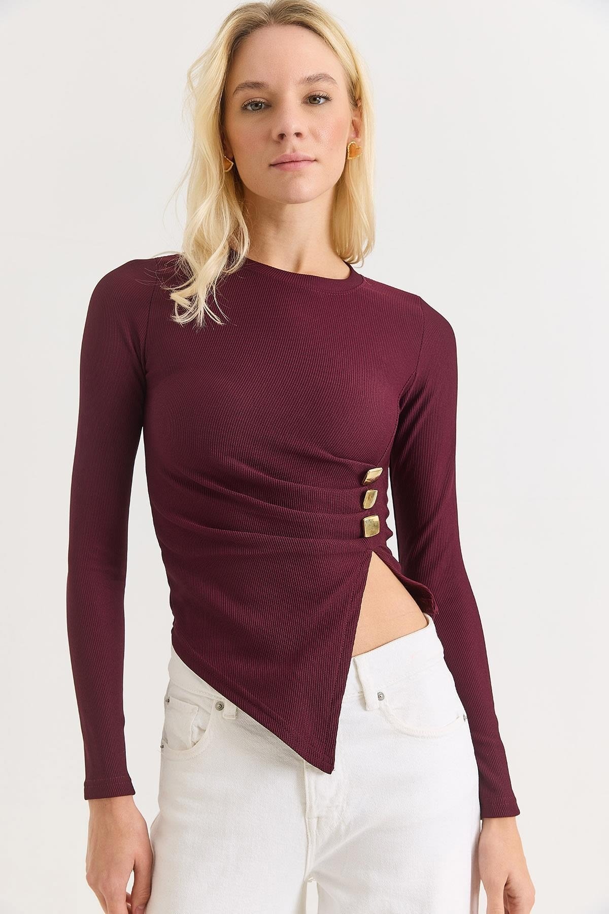 Bordo Tokalı Yırtmaçlı Fitilli Bluz