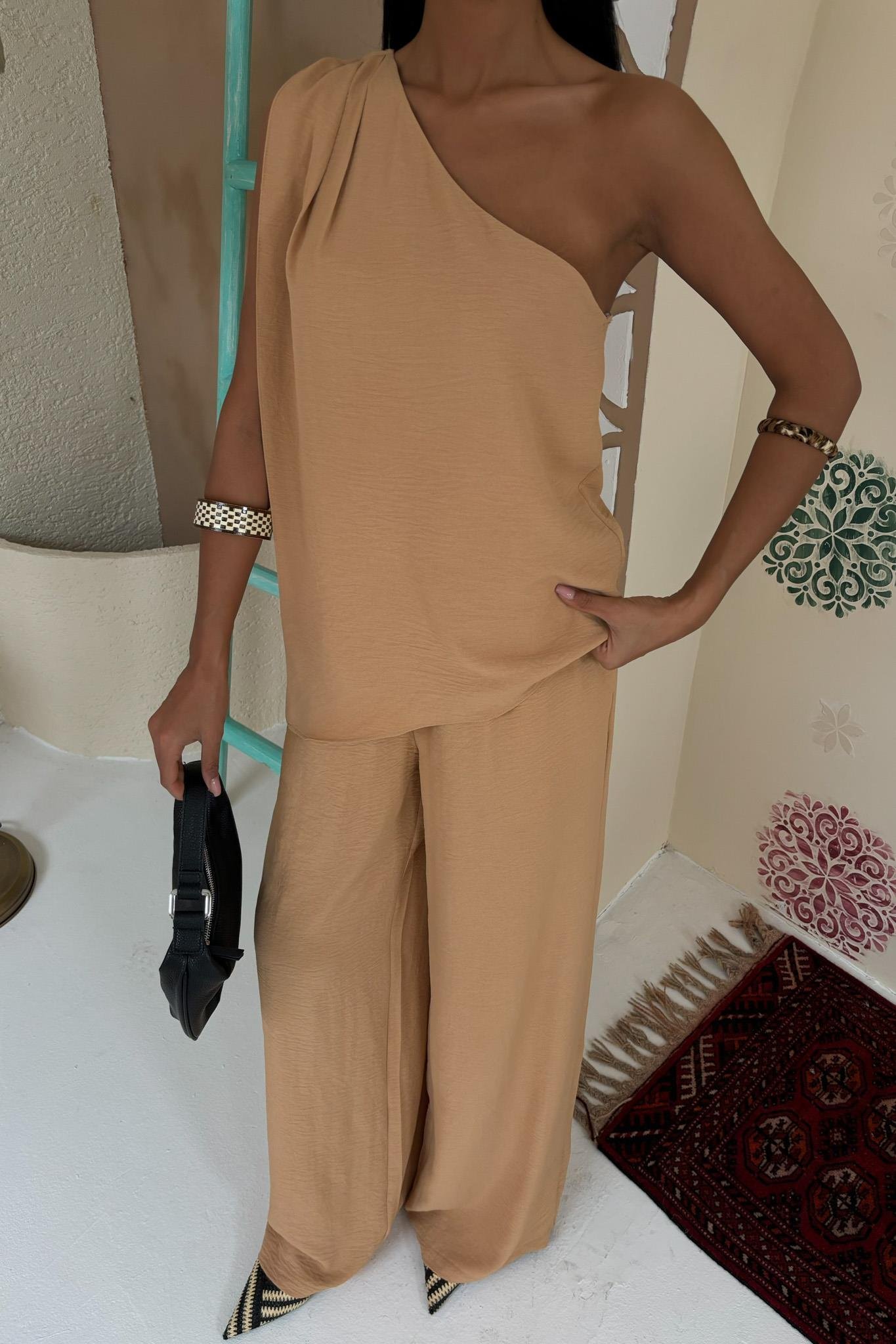 camel-ayrobin-tek-omuz-oversize-takim-451e4d.jpg