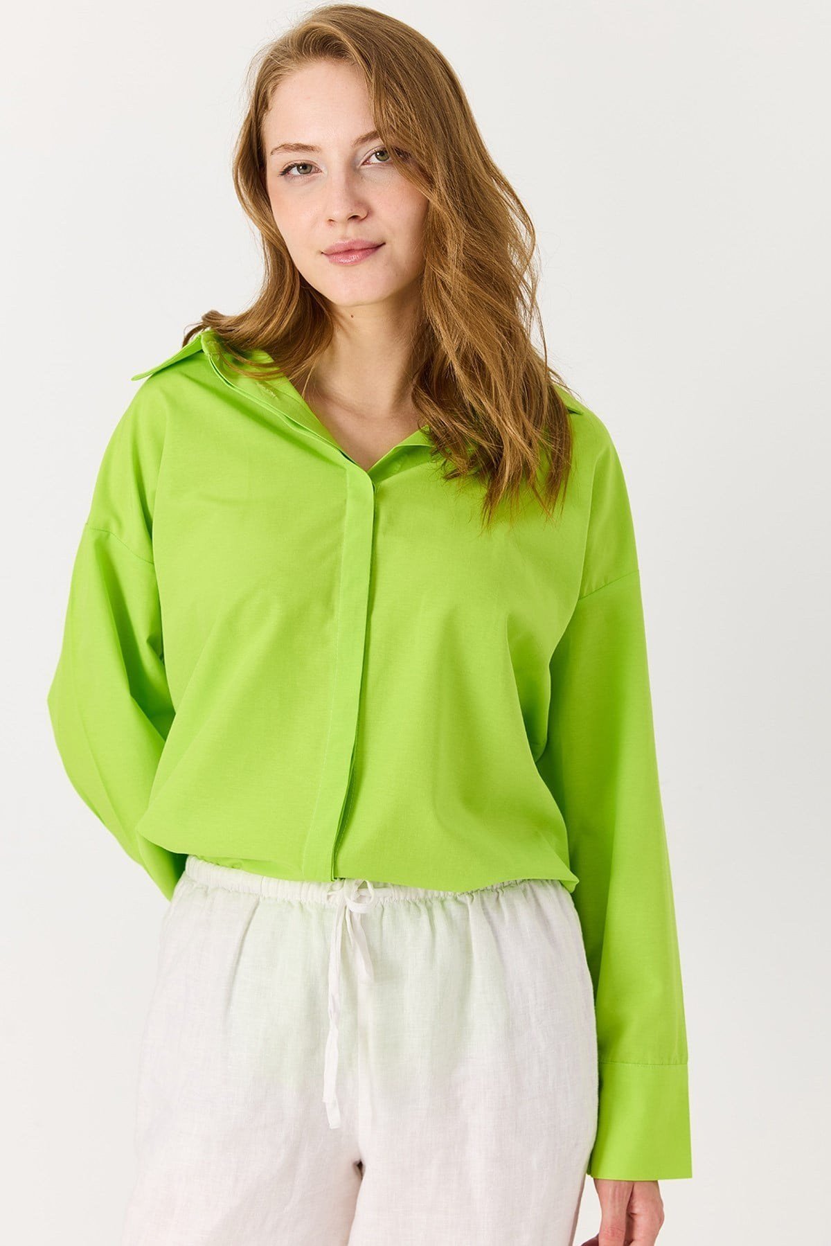 Fıstık Yeşili Oversize Basic Gömlek