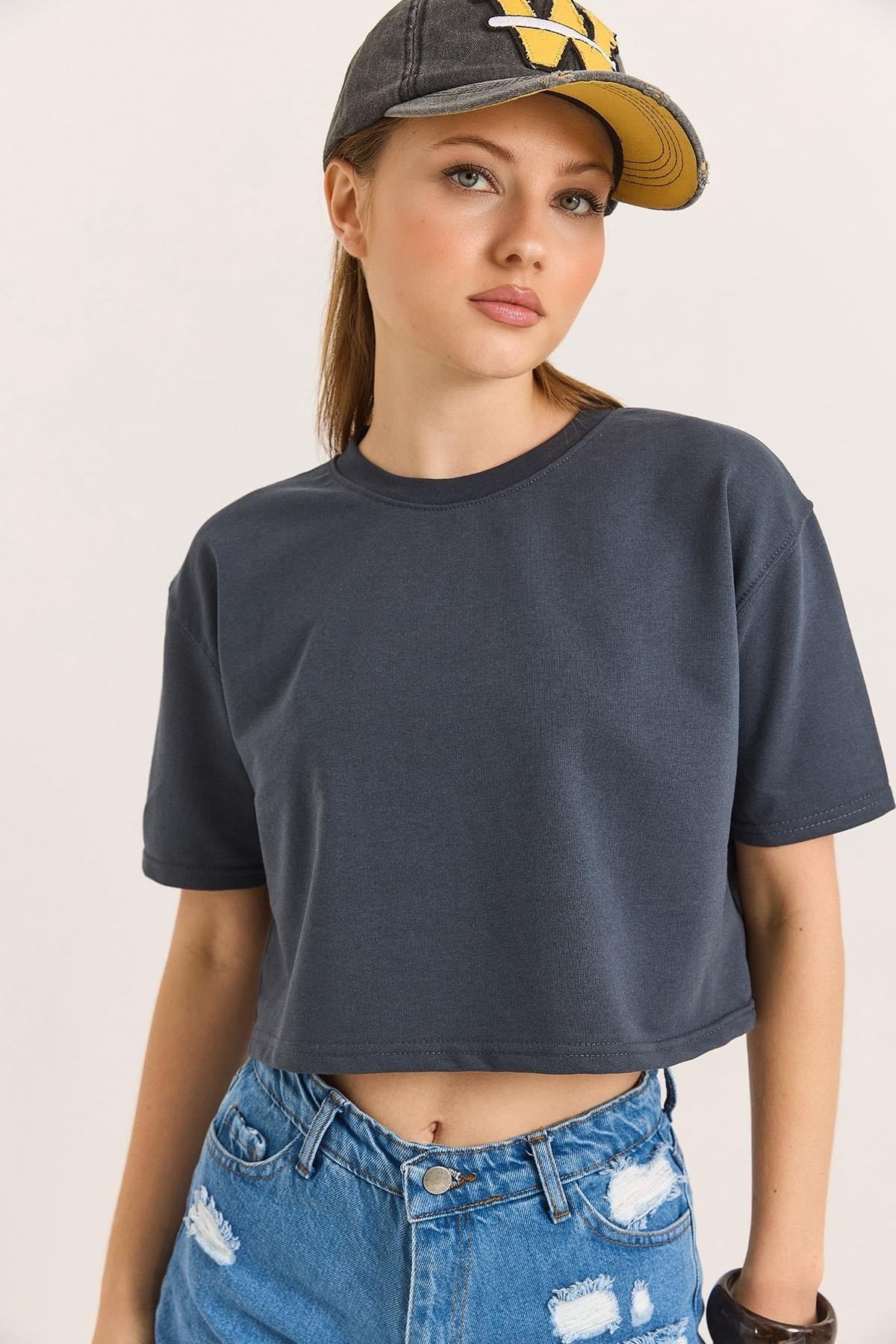 Füme Bisiklet Yaka Crop Tişört