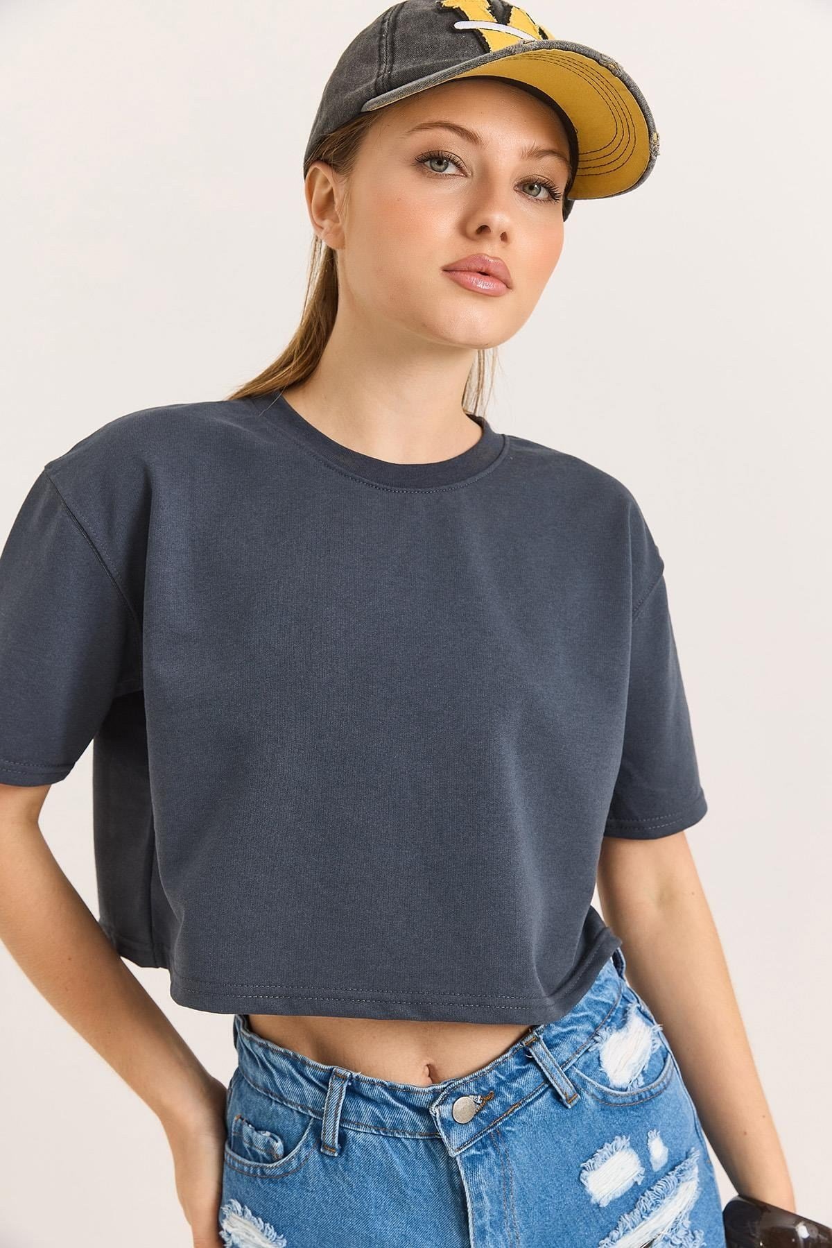 Füme Bisiklet Yaka Crop Tişört