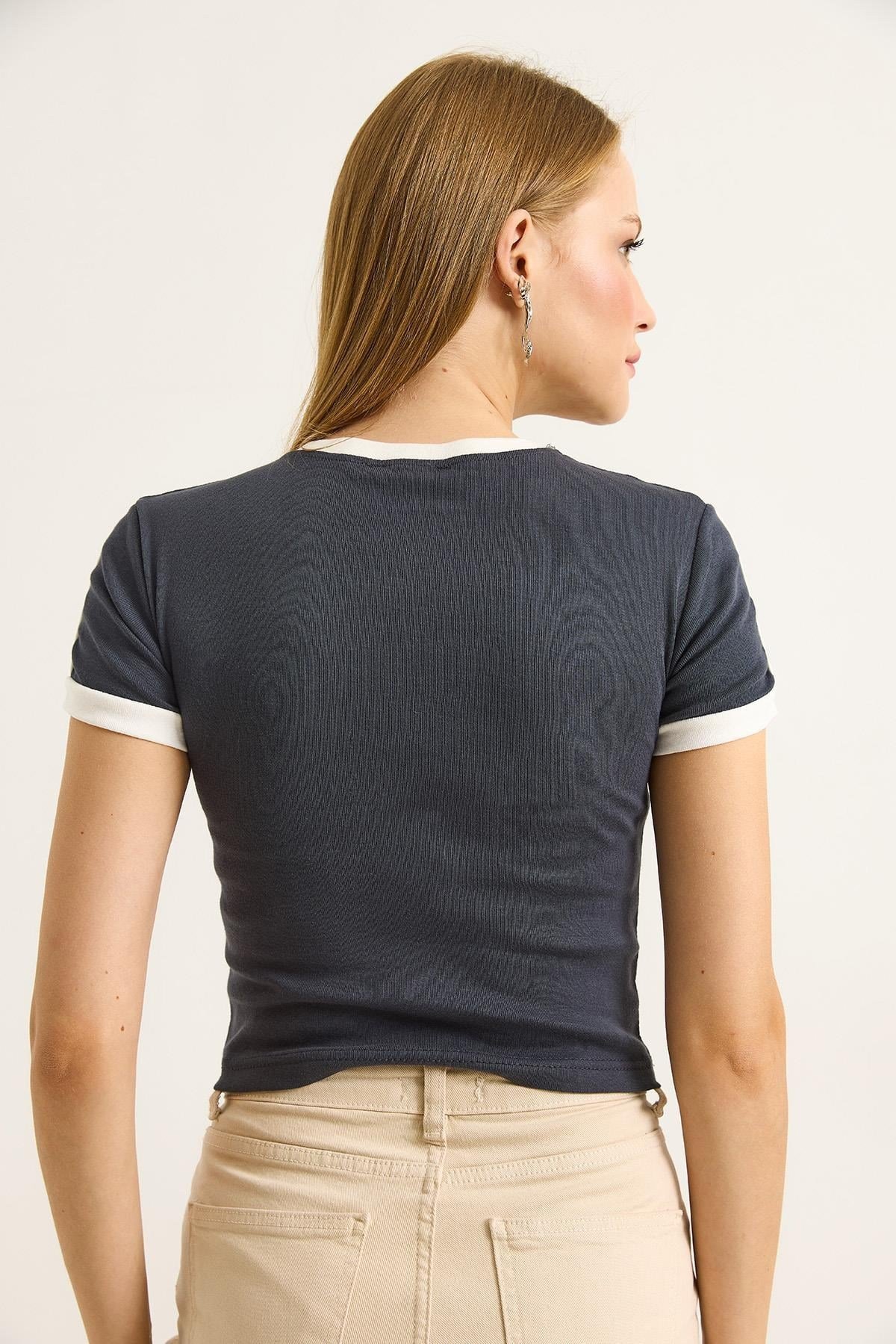 Füme Şerit Detaylı Crop Tişört