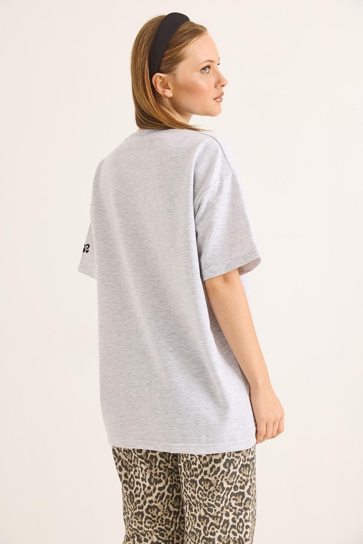 Gri Baskılı Oversize Tişört