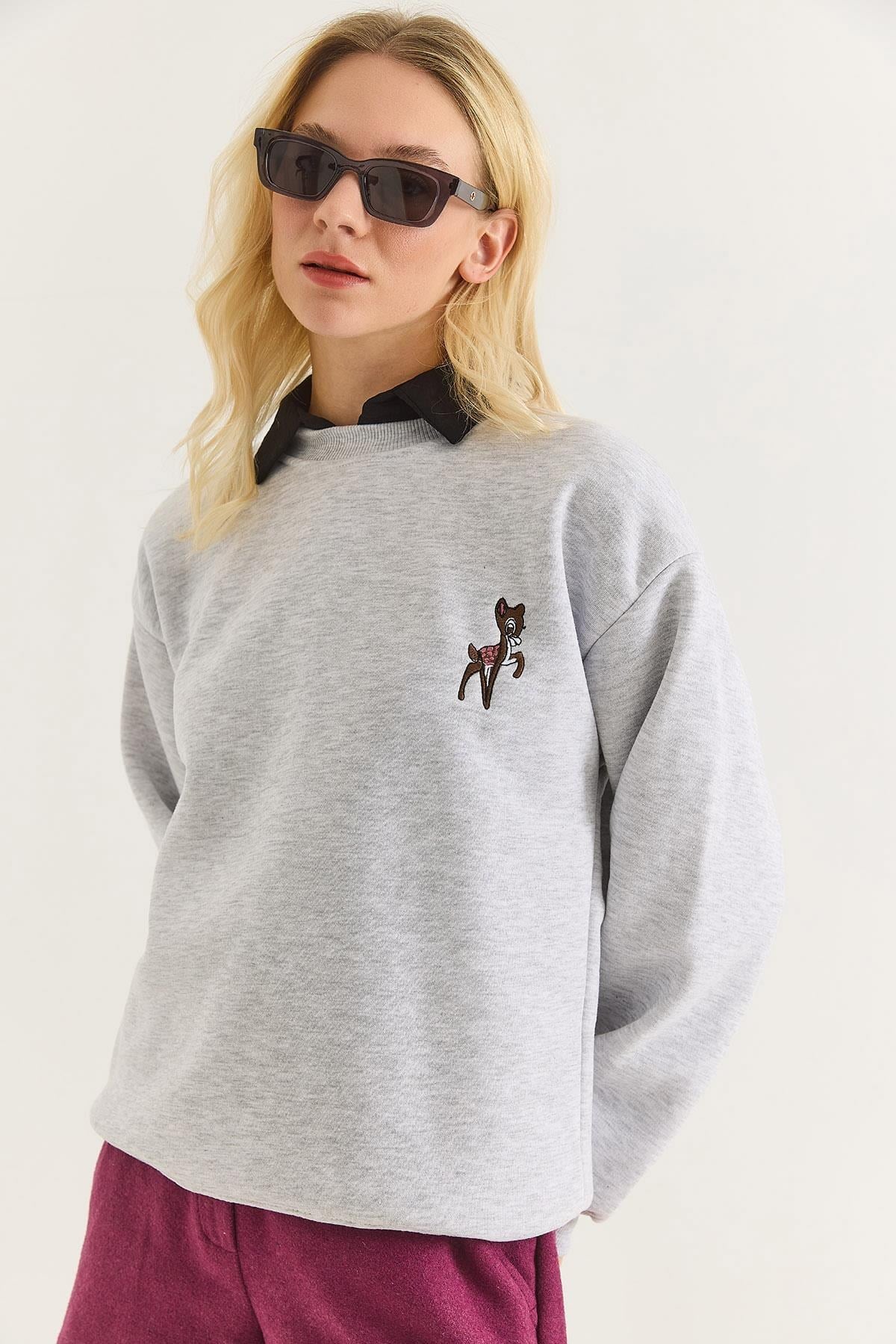 Gri Geyik Nakışlı Sweatshirt