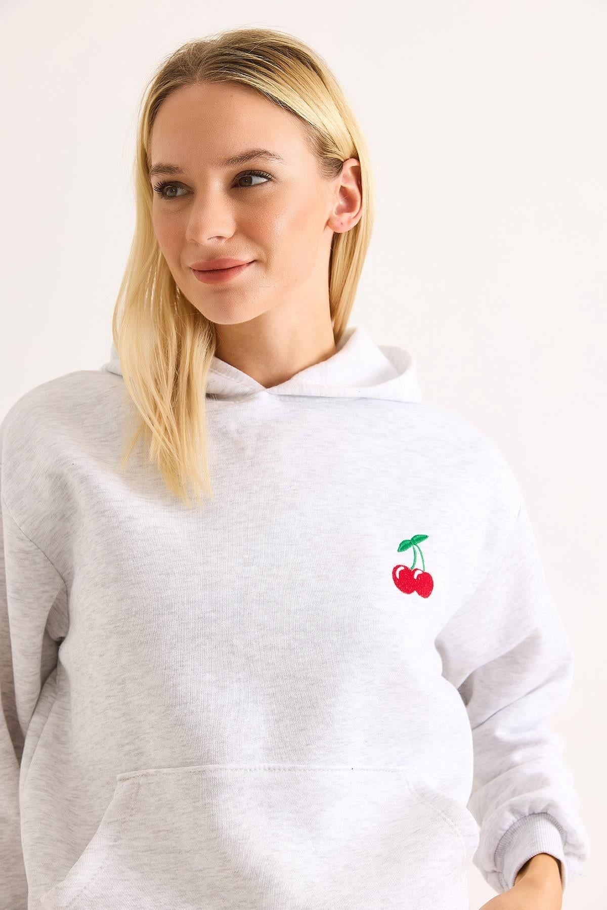 Gri Kiraz Nakışlı Sweatshirt