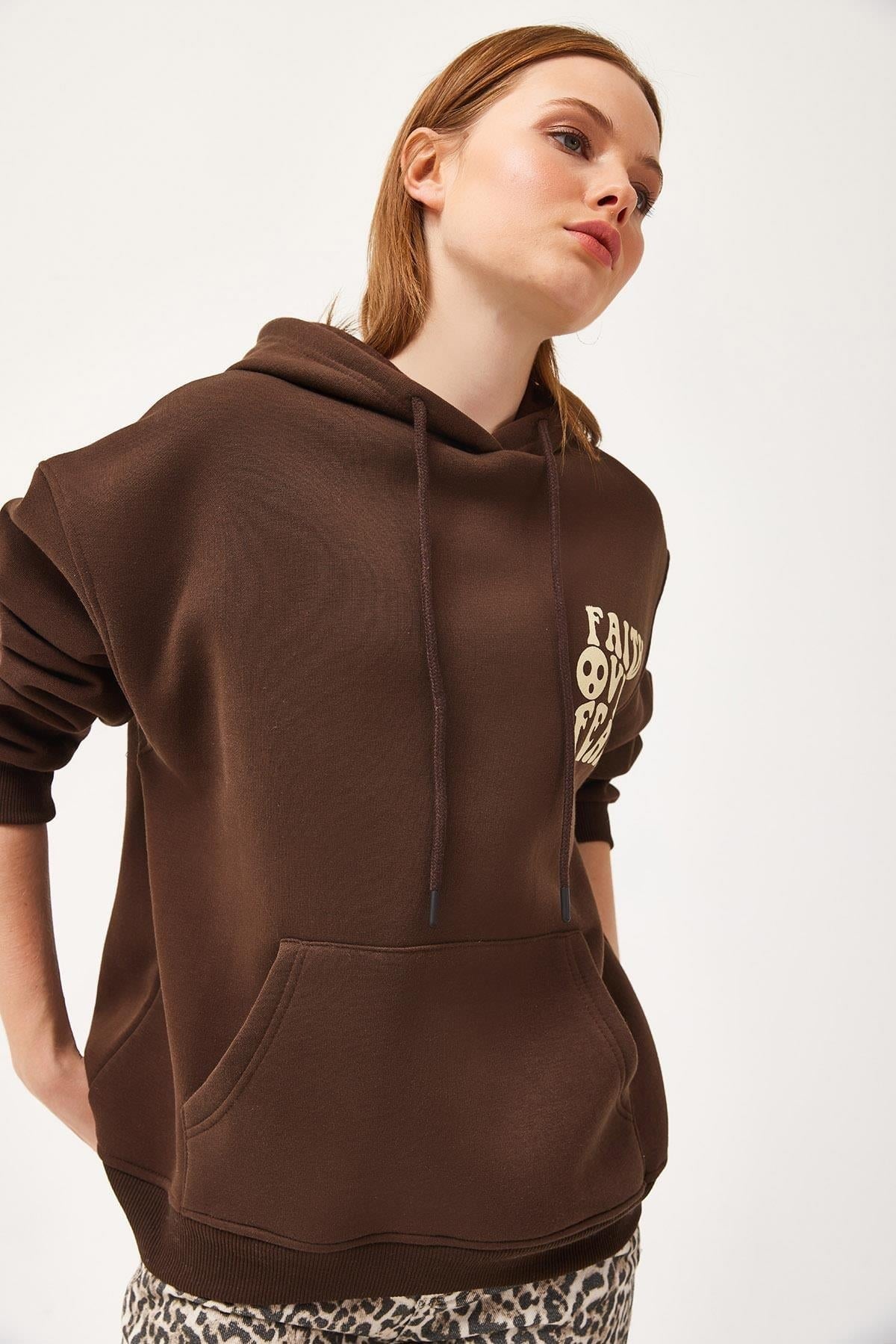 Kahverengi Baskılı Oversize Kapüşonlu Sweatshirt