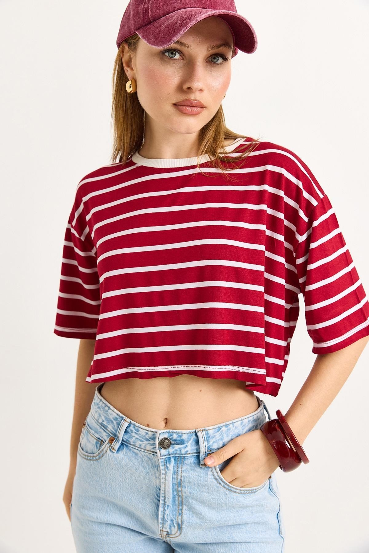 Kırmızı Çizgili Salaş Crop Tişört