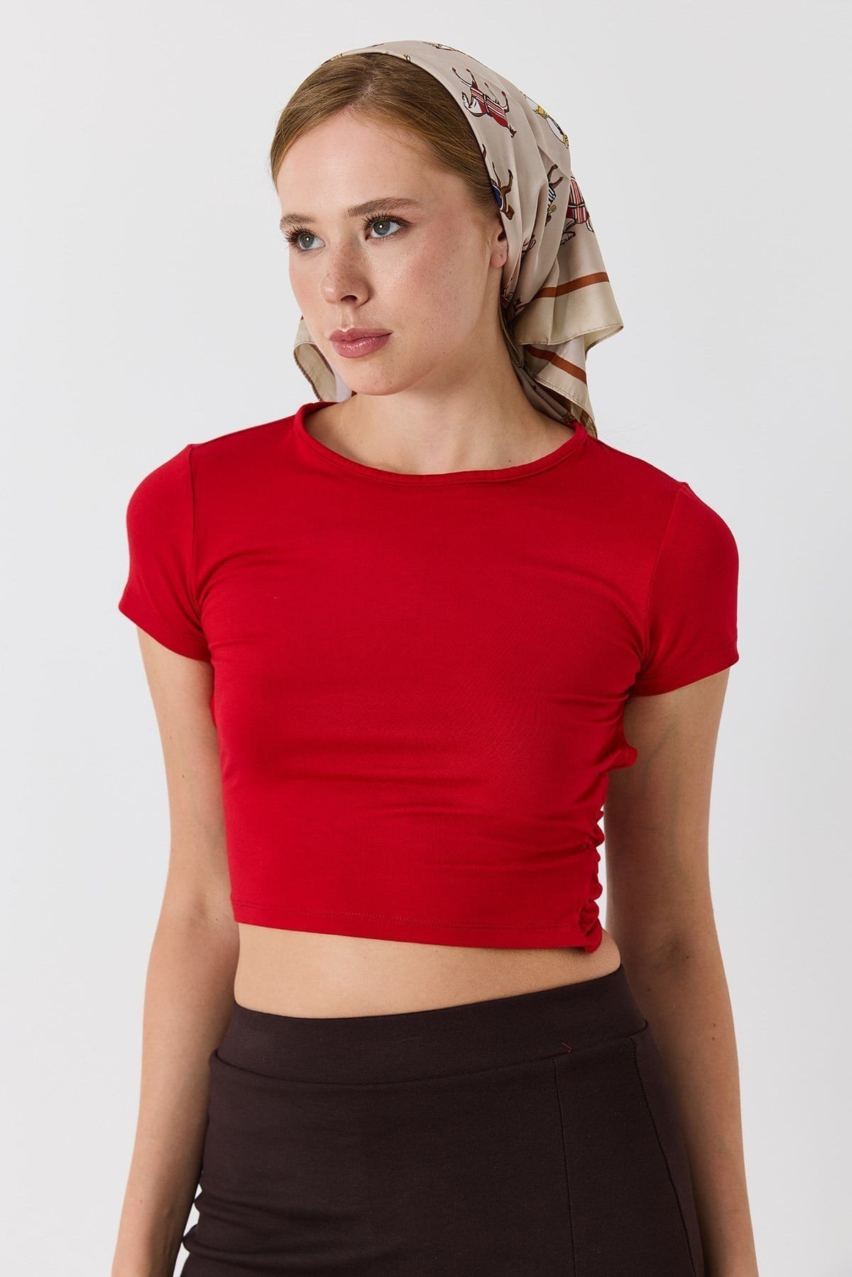 Kırmızı Sırt Dekolteli Crop Bluz