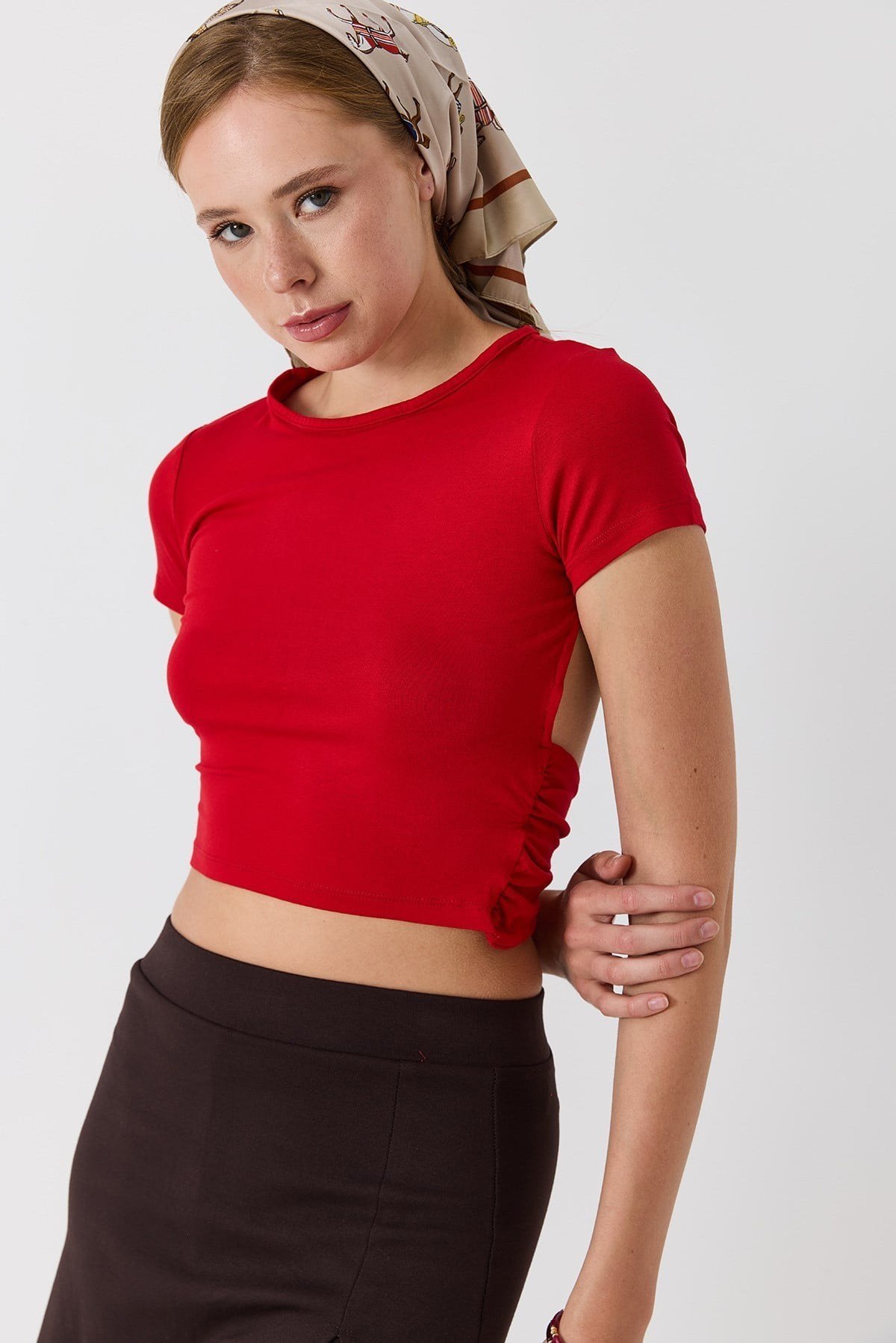 Kırmızı Sırt Dekolteli Crop Bluz