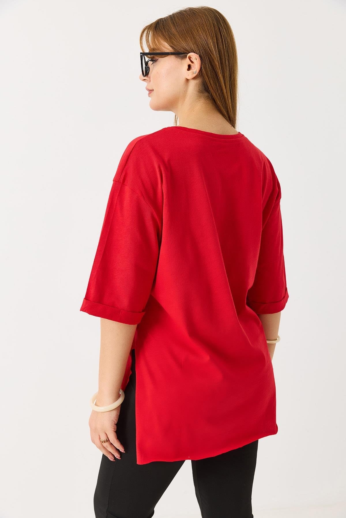 Kırmızı Yanı Yırtmaçlı Oversize Tişört