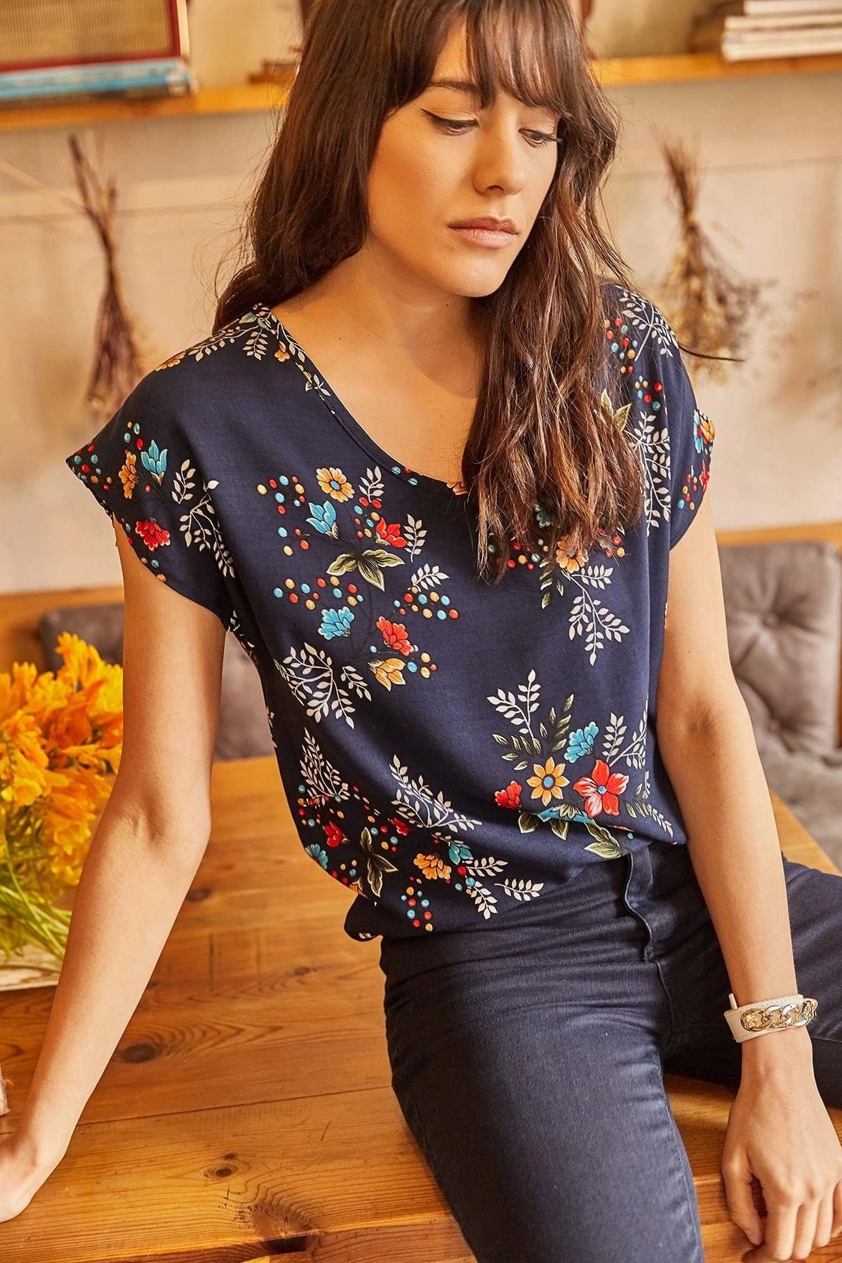 lacivert-cicekli-salas-bluz-4-8b8d.jpg