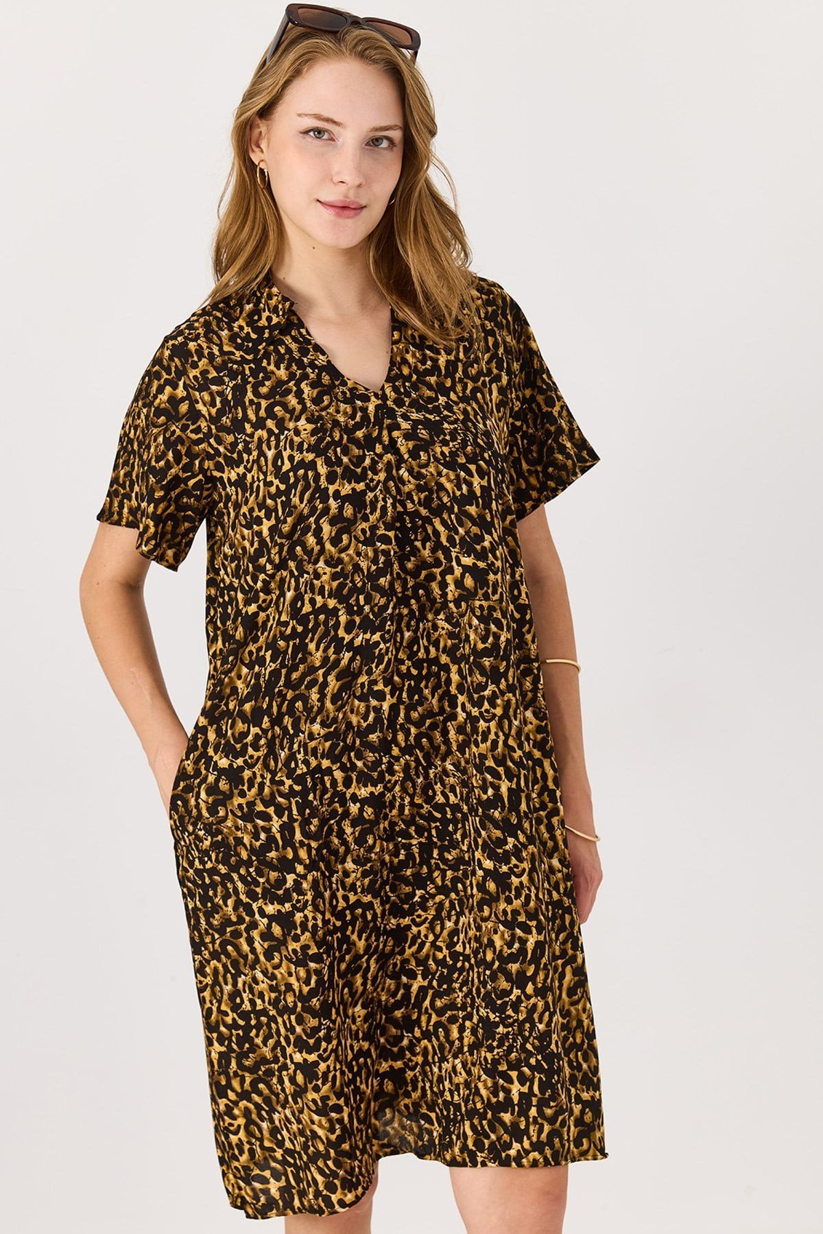 Leopar Desenli Polo Yaka Elbise
