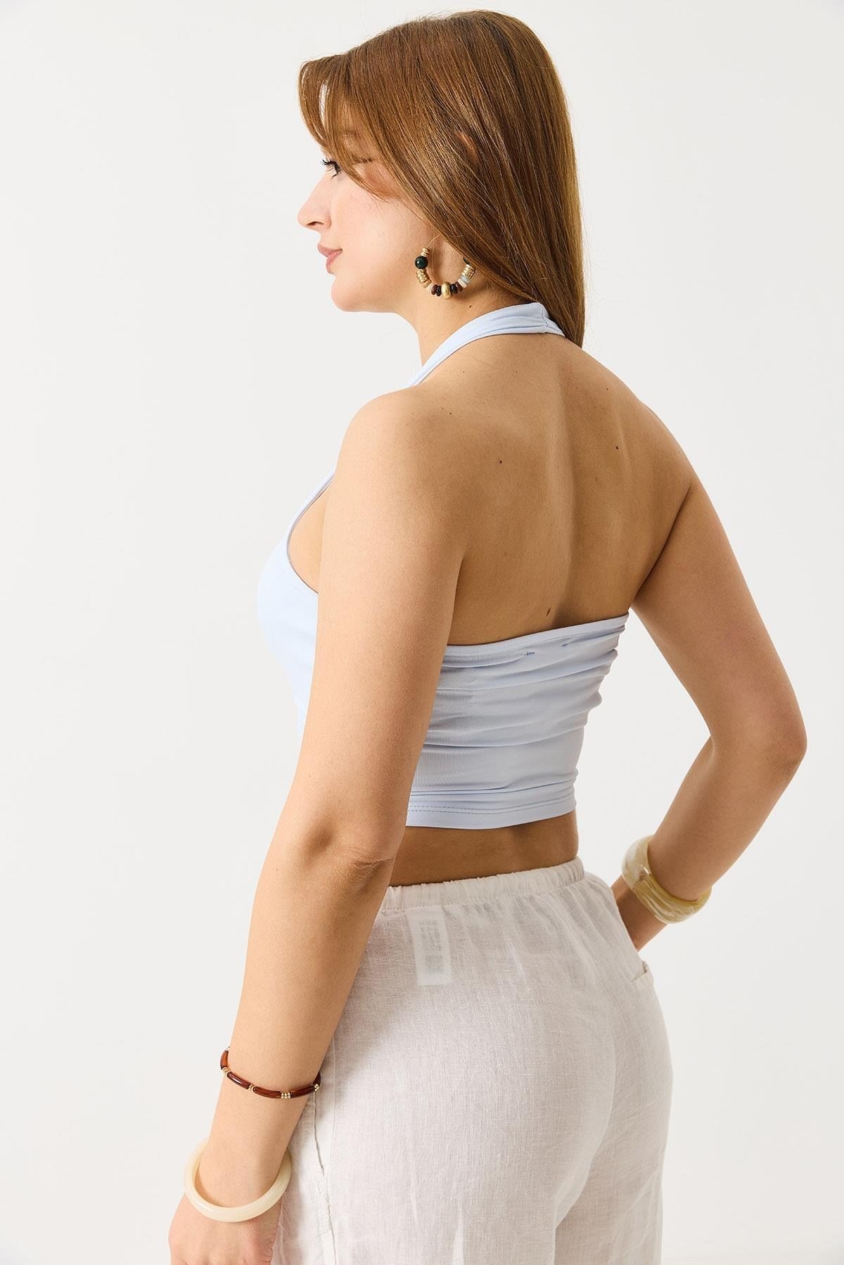 Mavi Boyundan Askılı Crop Bluz