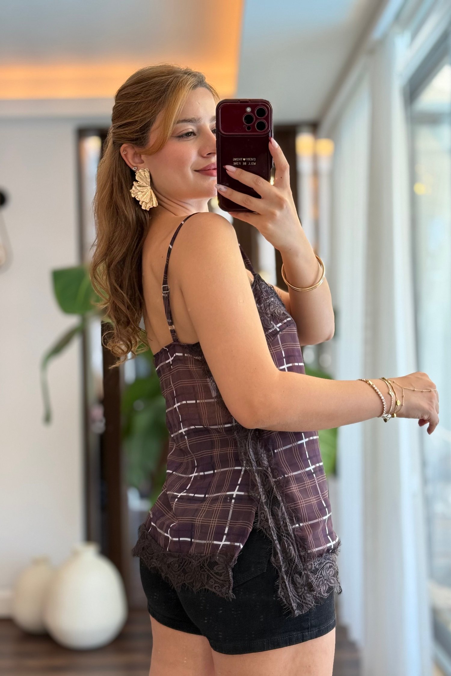 Mor Kareli Dantel Detaylı Bluz