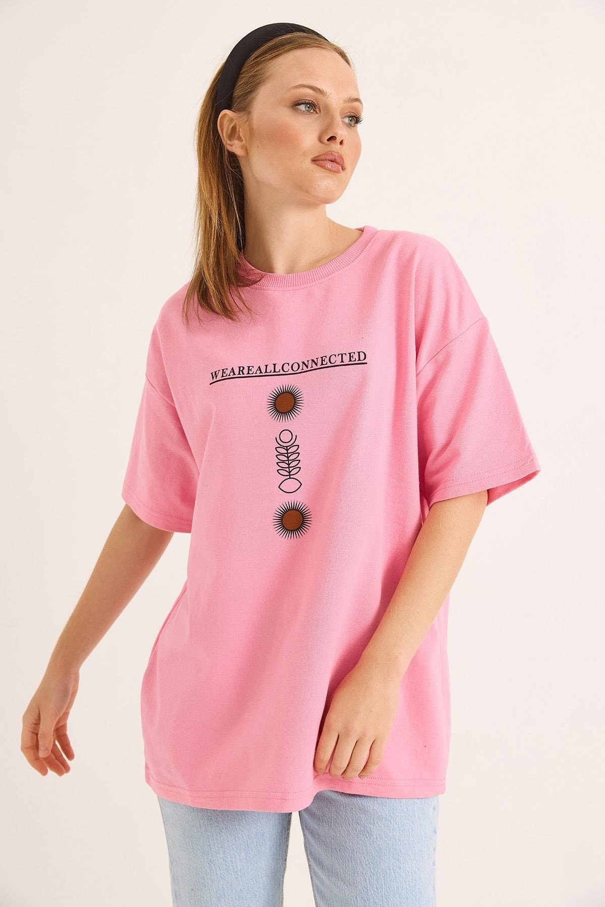 Pembe Baskılı Bisiklet Yaka Tişört