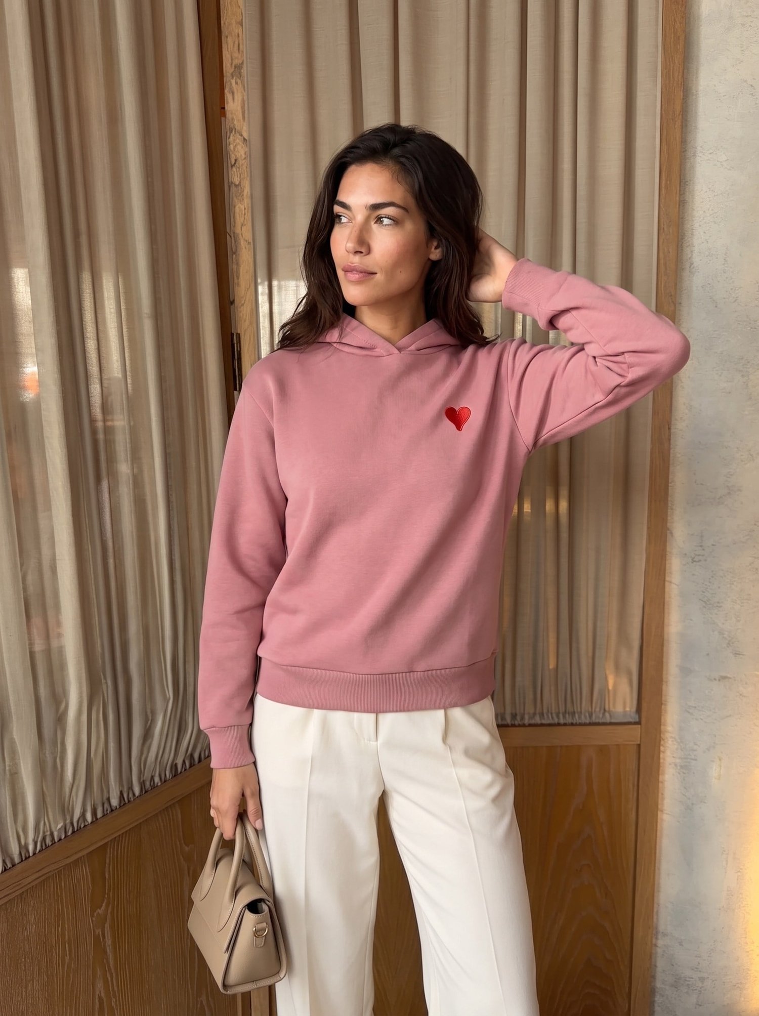 Pembe Kalp Nakışlı Kapüşonlu Sweatshirt