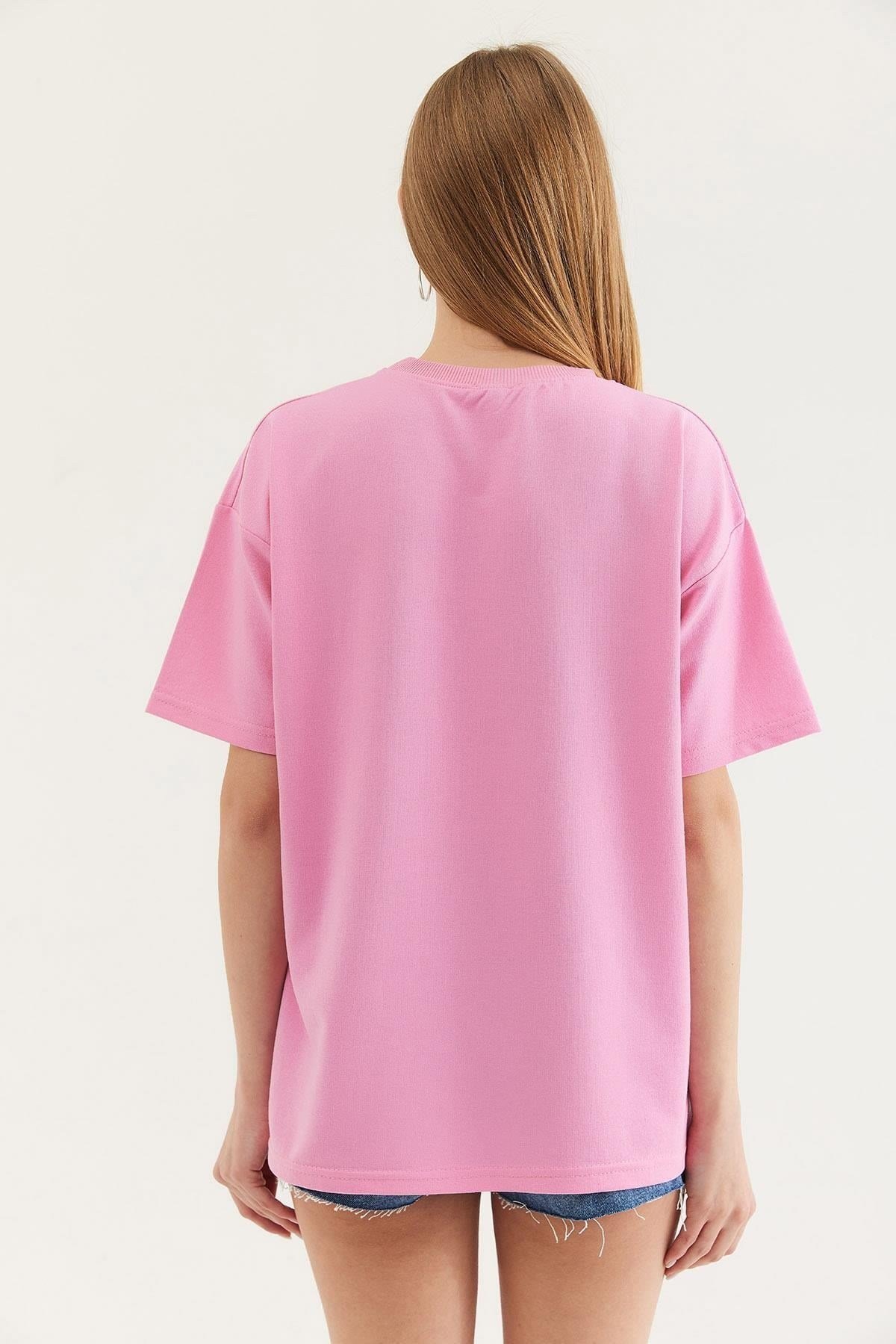 Pembe Kalp Nakışlı Oversize Tişört