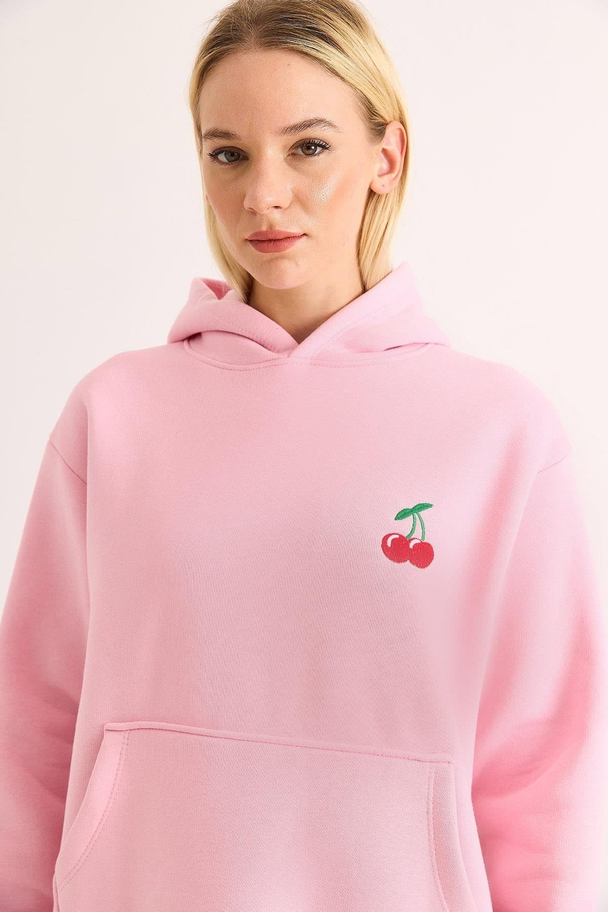 Pembe Kiraz Nakışlı Kapüşonlu Sweatshirt