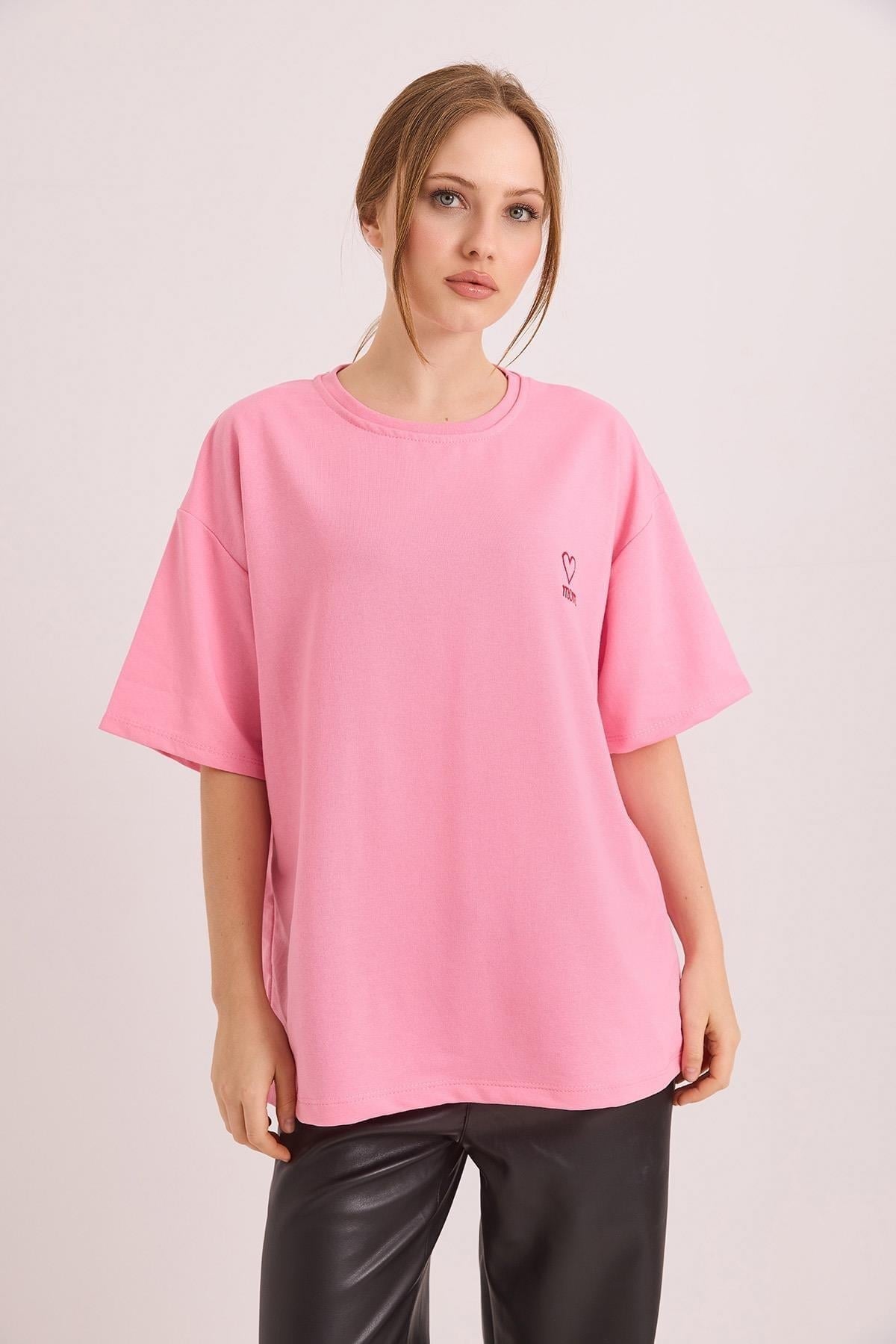 Pembe Nakışlı Oversize Tişört