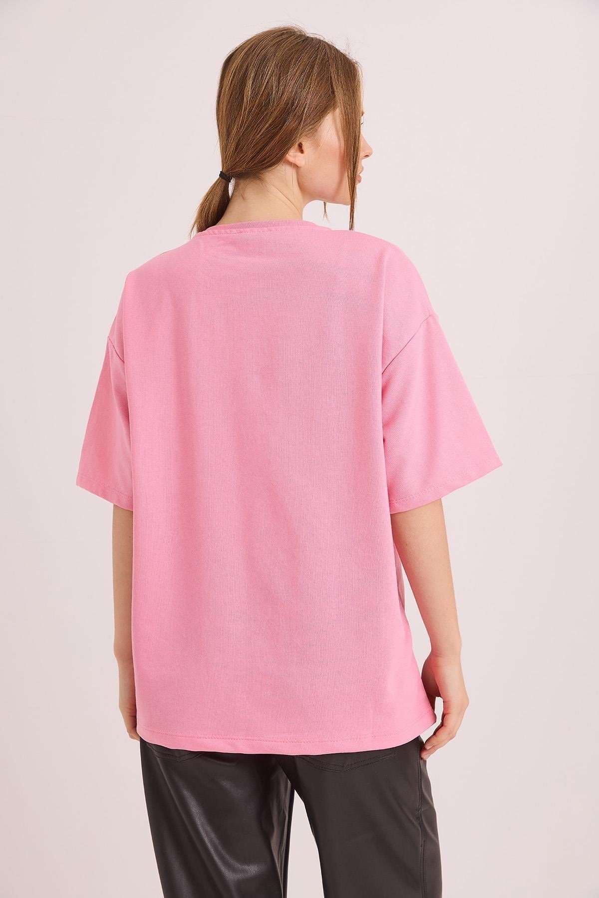 Pembe Nakışlı Oversize Tişört