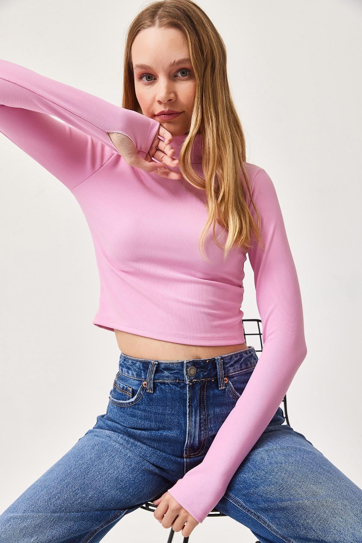 Pembe Parmak Geçmeli Örme Bluz