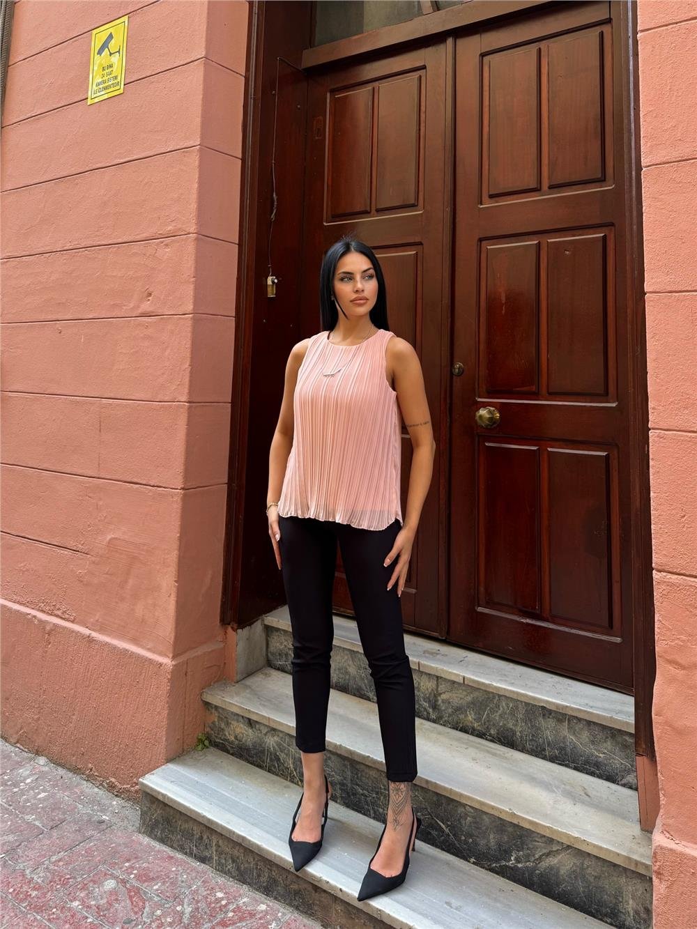 Pudra Astarlı Pileli Kolsuz Bluz