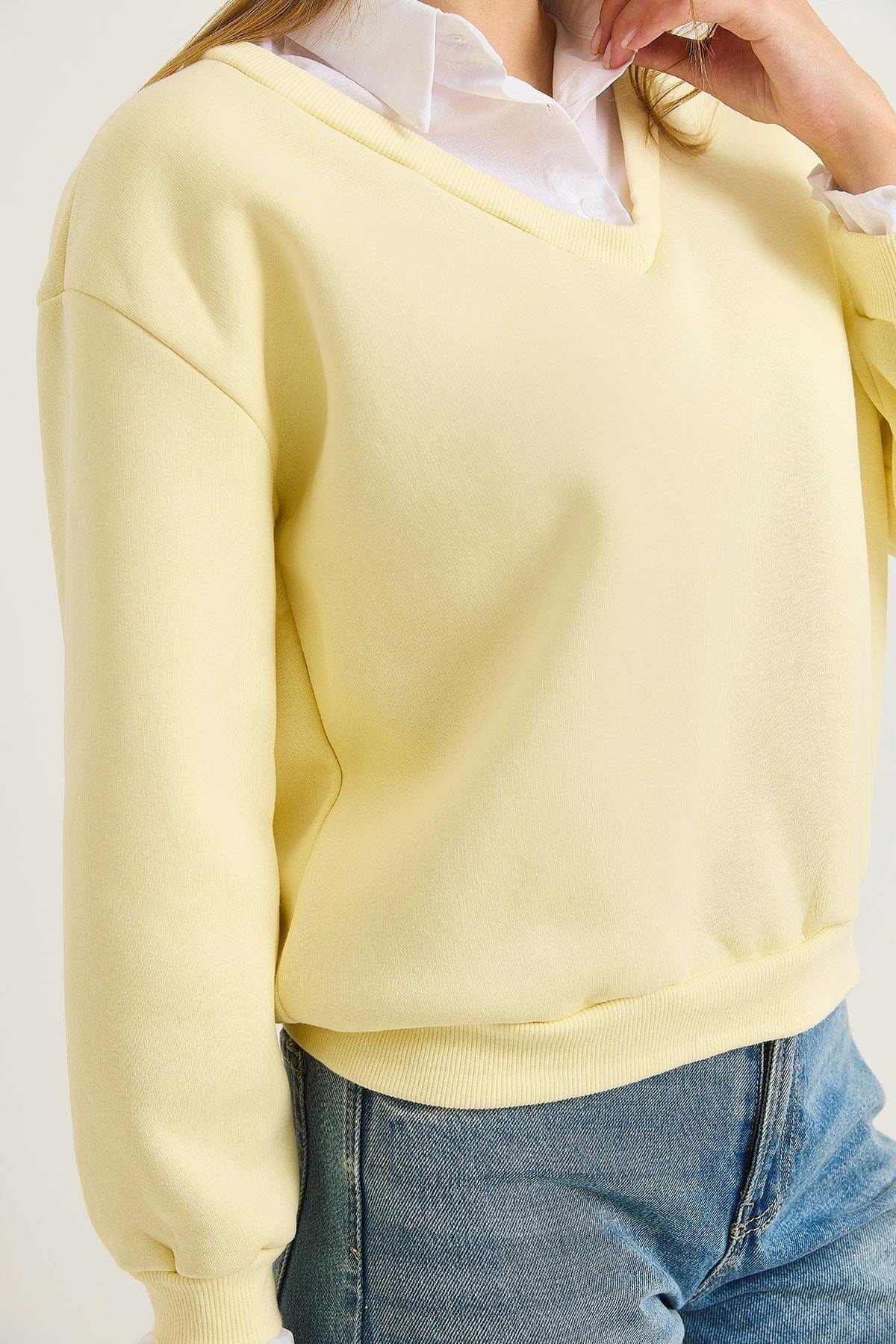 Sarı Şardonlu V Yaka Sweatshirt