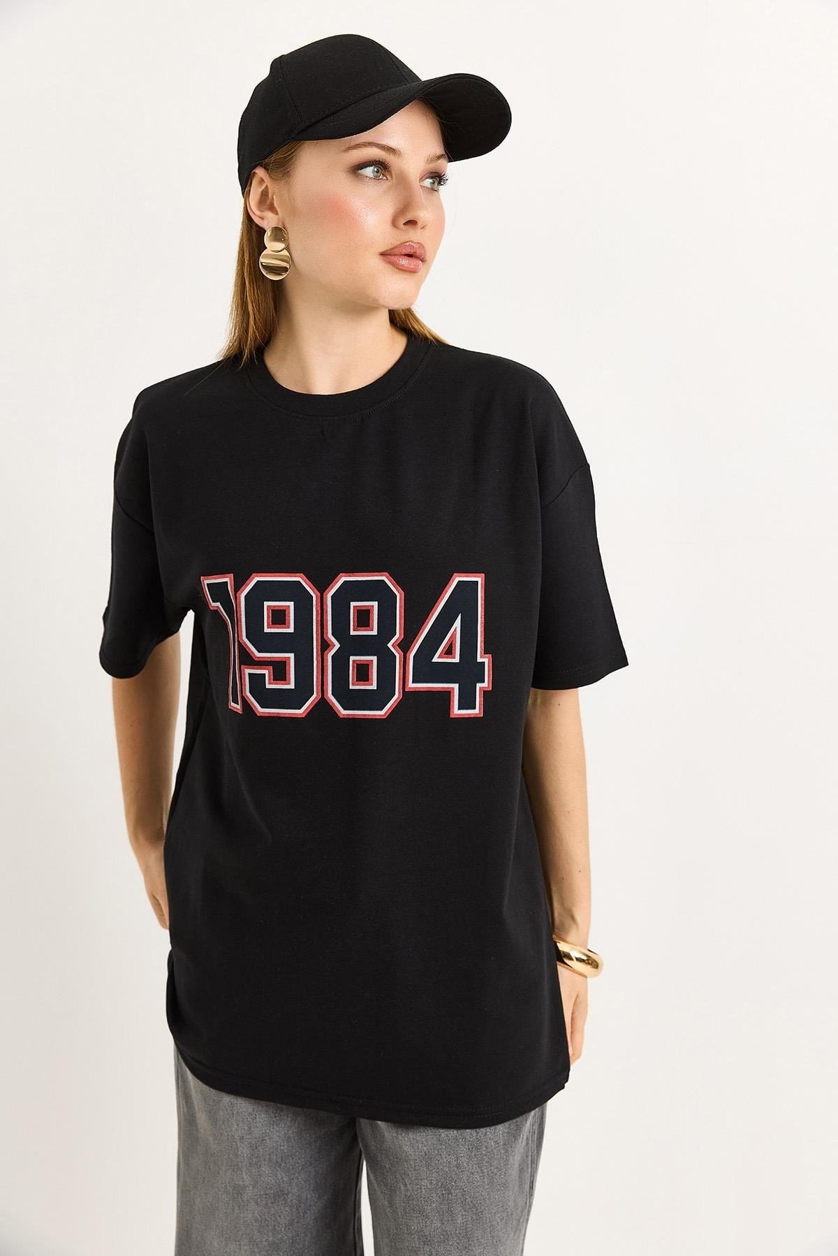 Siyah Baskılı Oversize Tişört