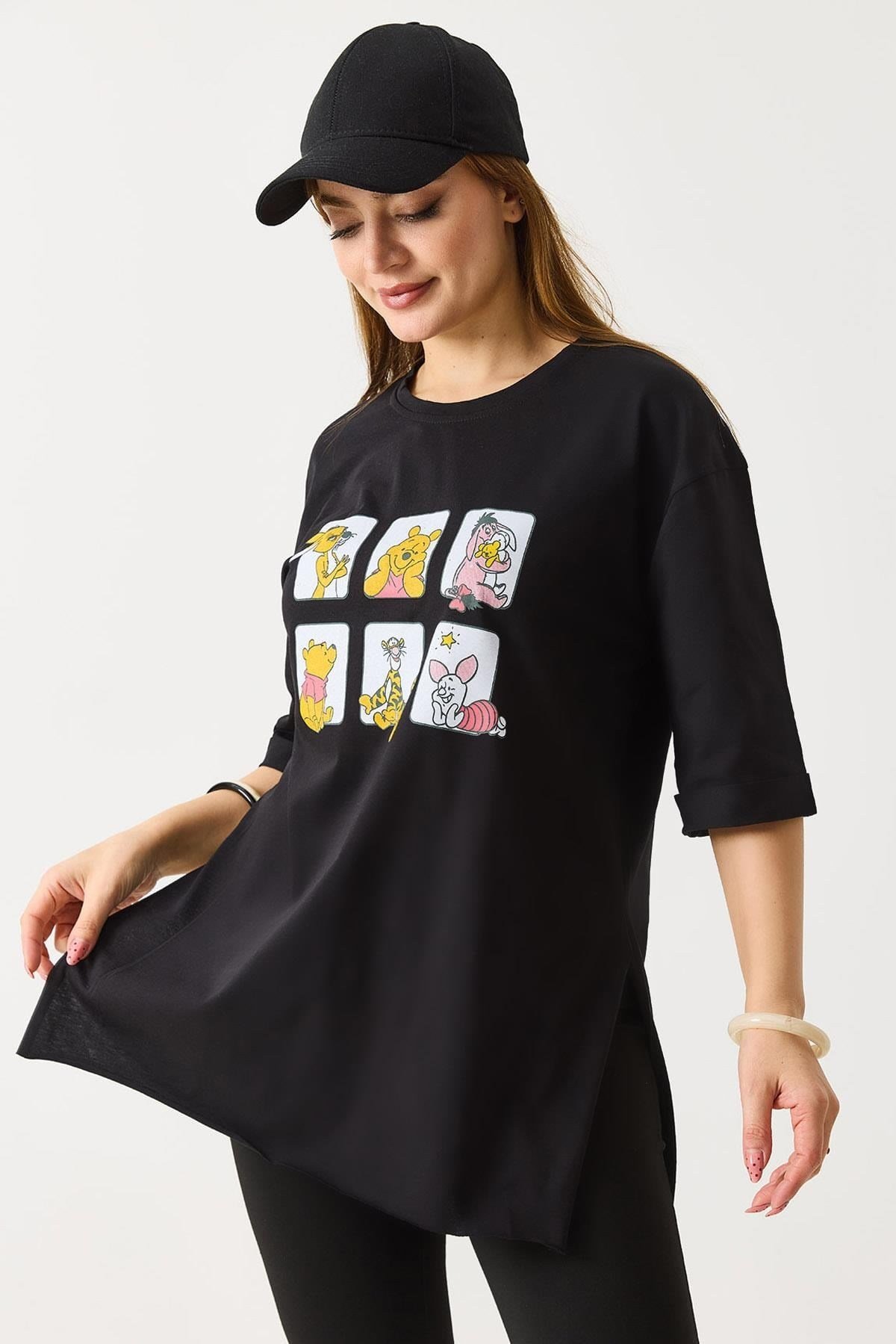 Siyah Baskılı Yırtmaçlı Oversize Tişört