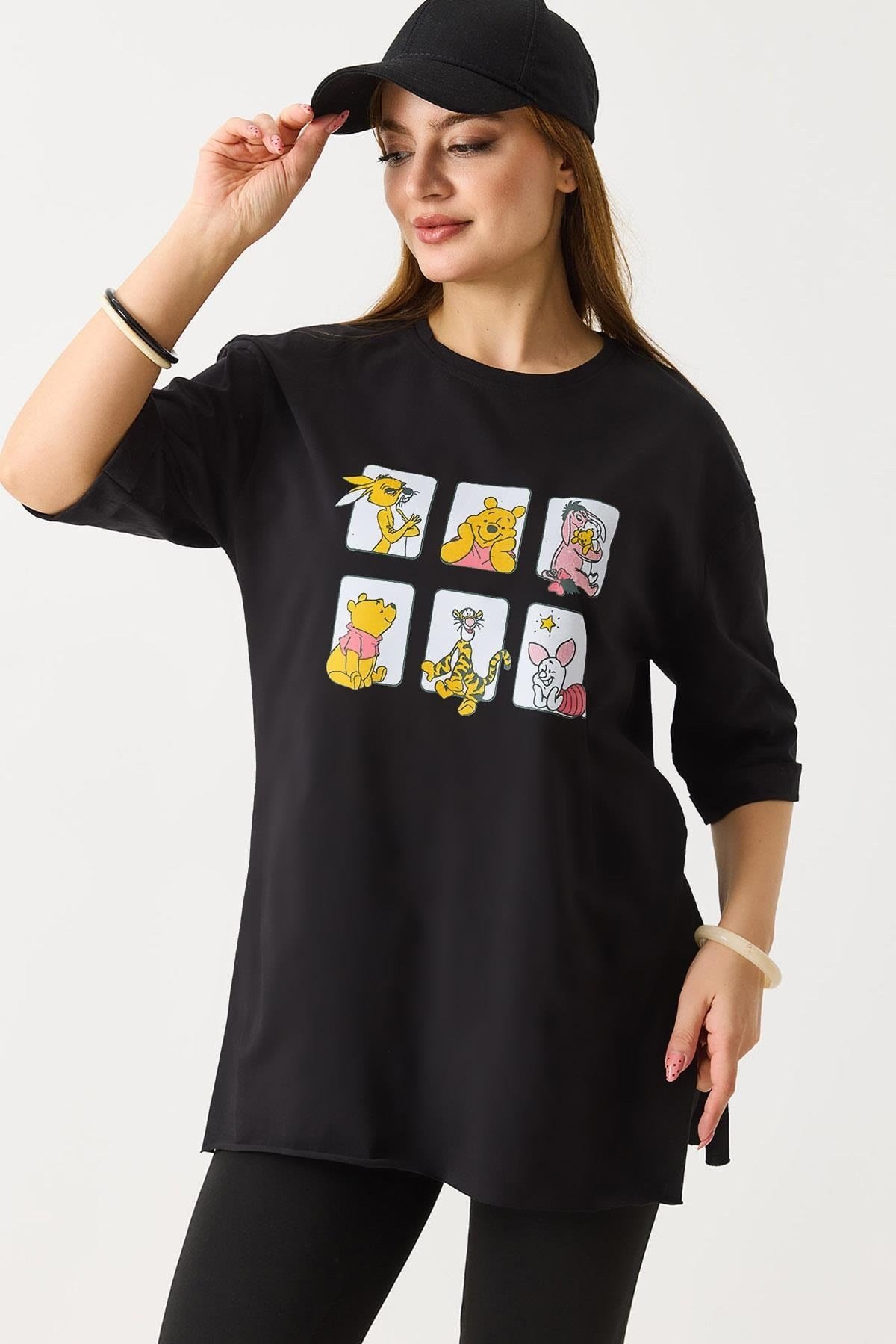 Siyah Baskılı Yırtmaçlı Oversize Tişört