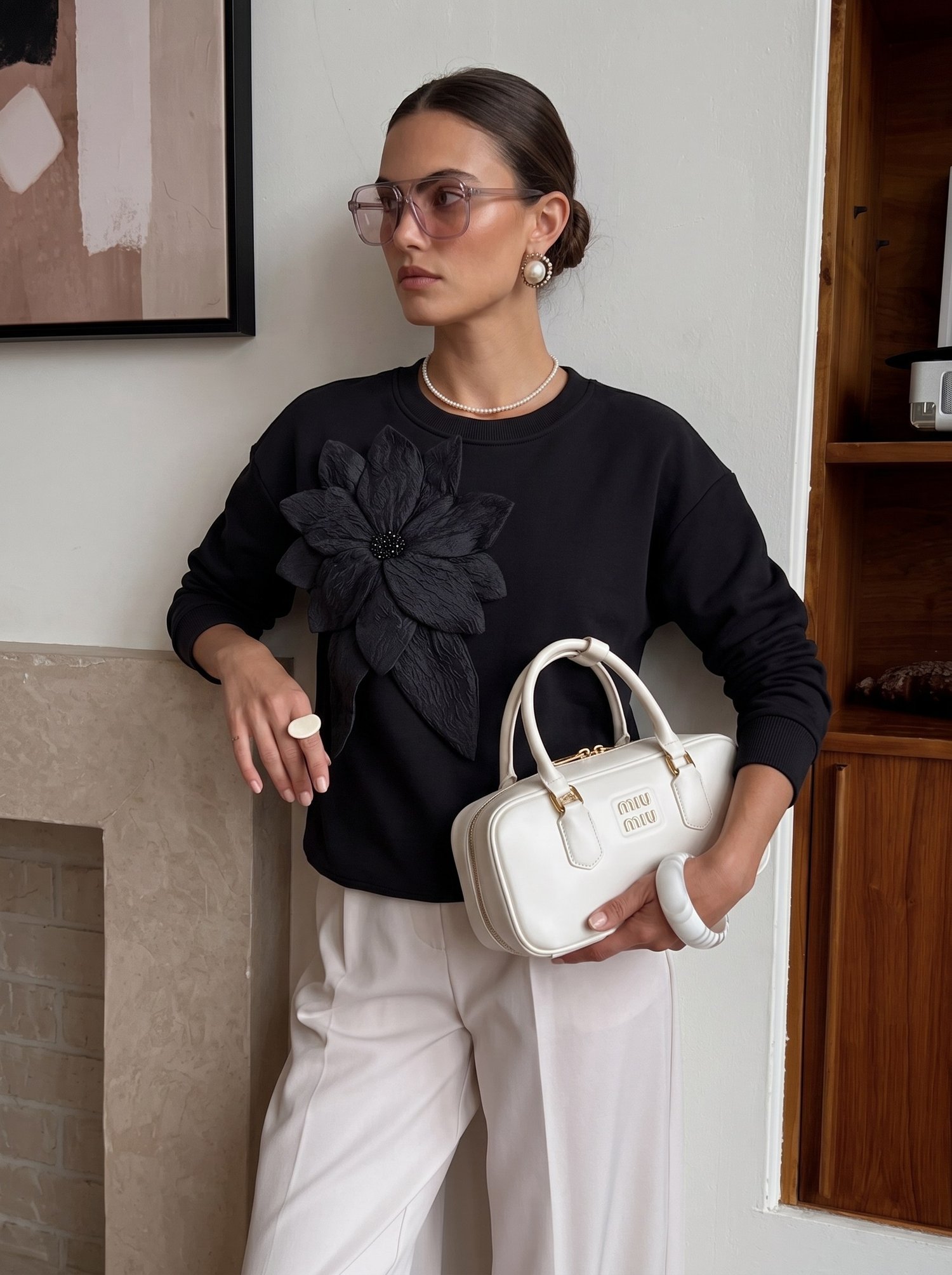 Siyah Çiçek Aksesuarlı Sweatshirt