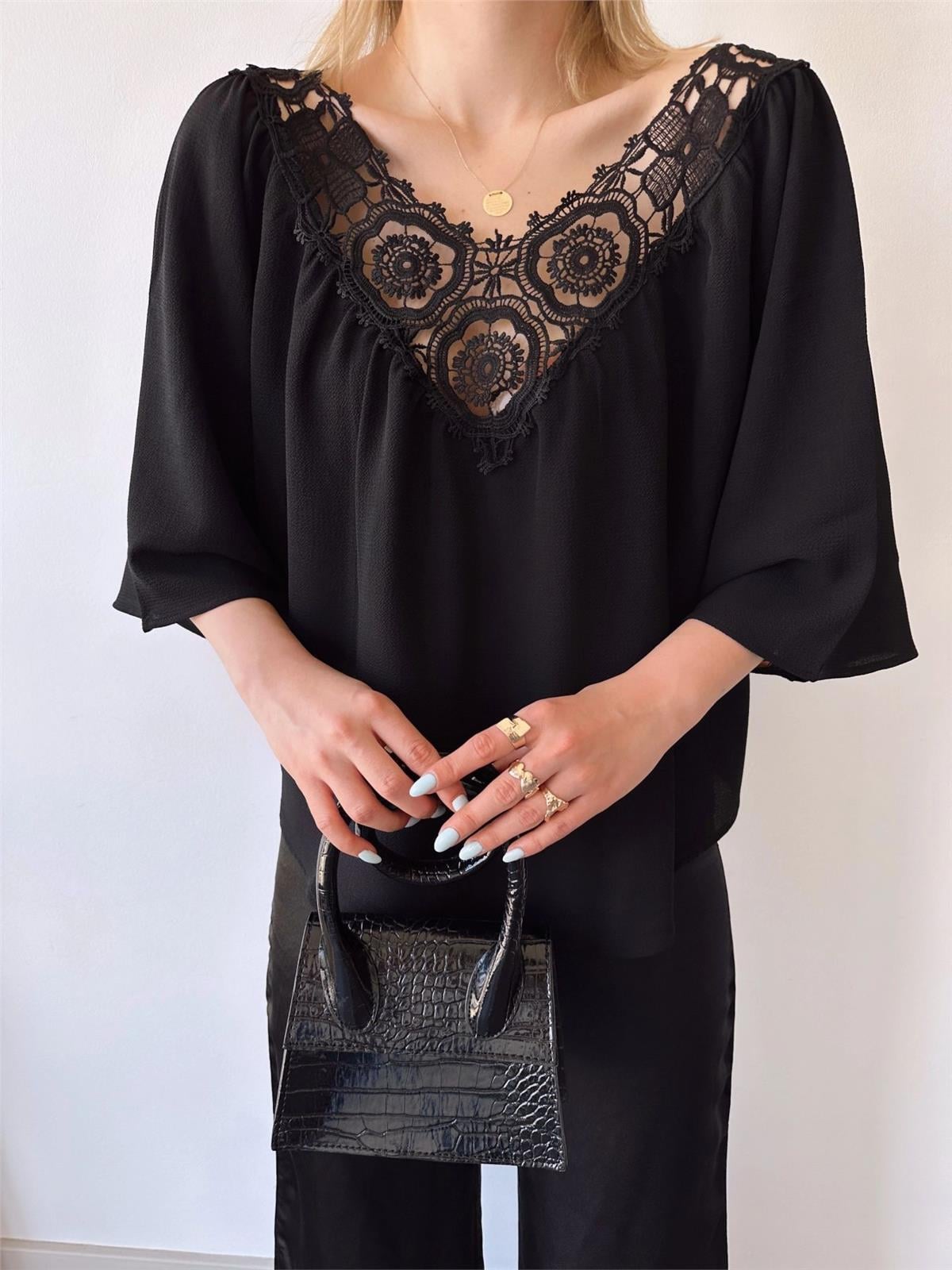 siyah-dantel-flare-bluz-23fd97.jpg