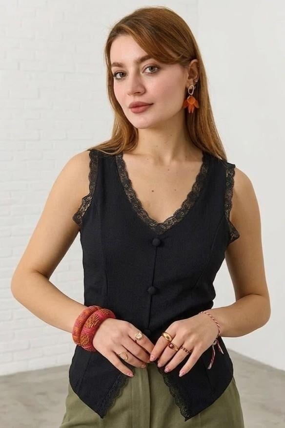 Siyah Dantelli Düğmeli Bluz