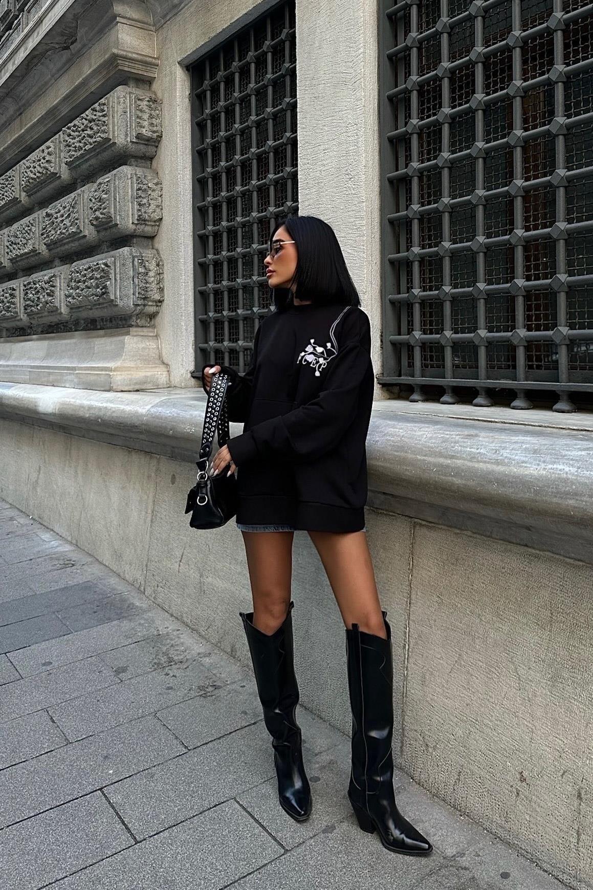 siyah-dokuma-oversize-uzun-kollu-sweat-5bbeea.jpg