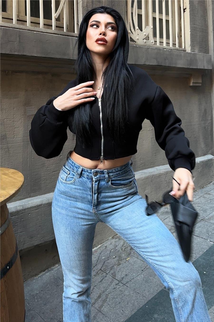 Siyah Fermuarlı Crop Sweatshirt