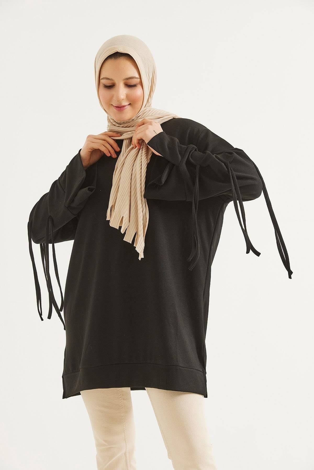 Siyah Kolları Bağcıklı Tunik