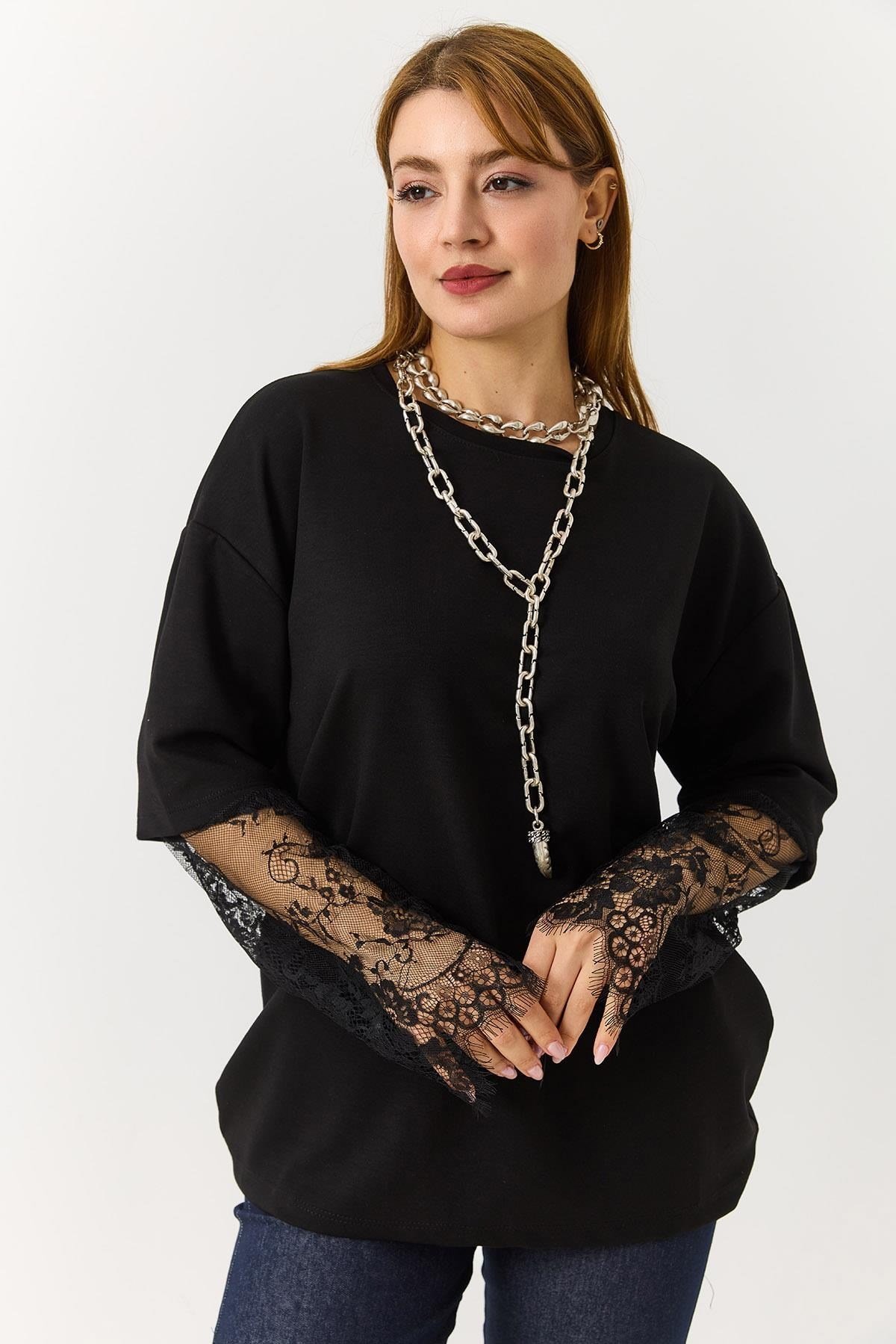 Siyah Kolu Dantelli Oversize Tişört