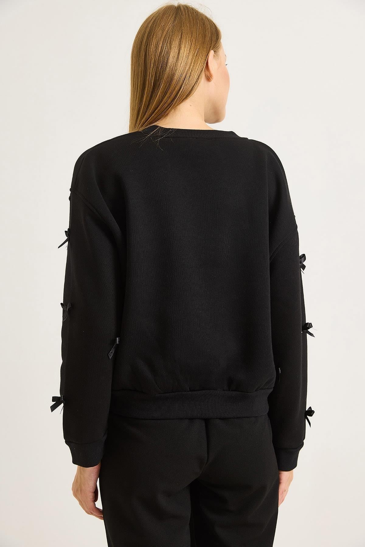 Siyah Kurdele Detaylı Sweatshirt
