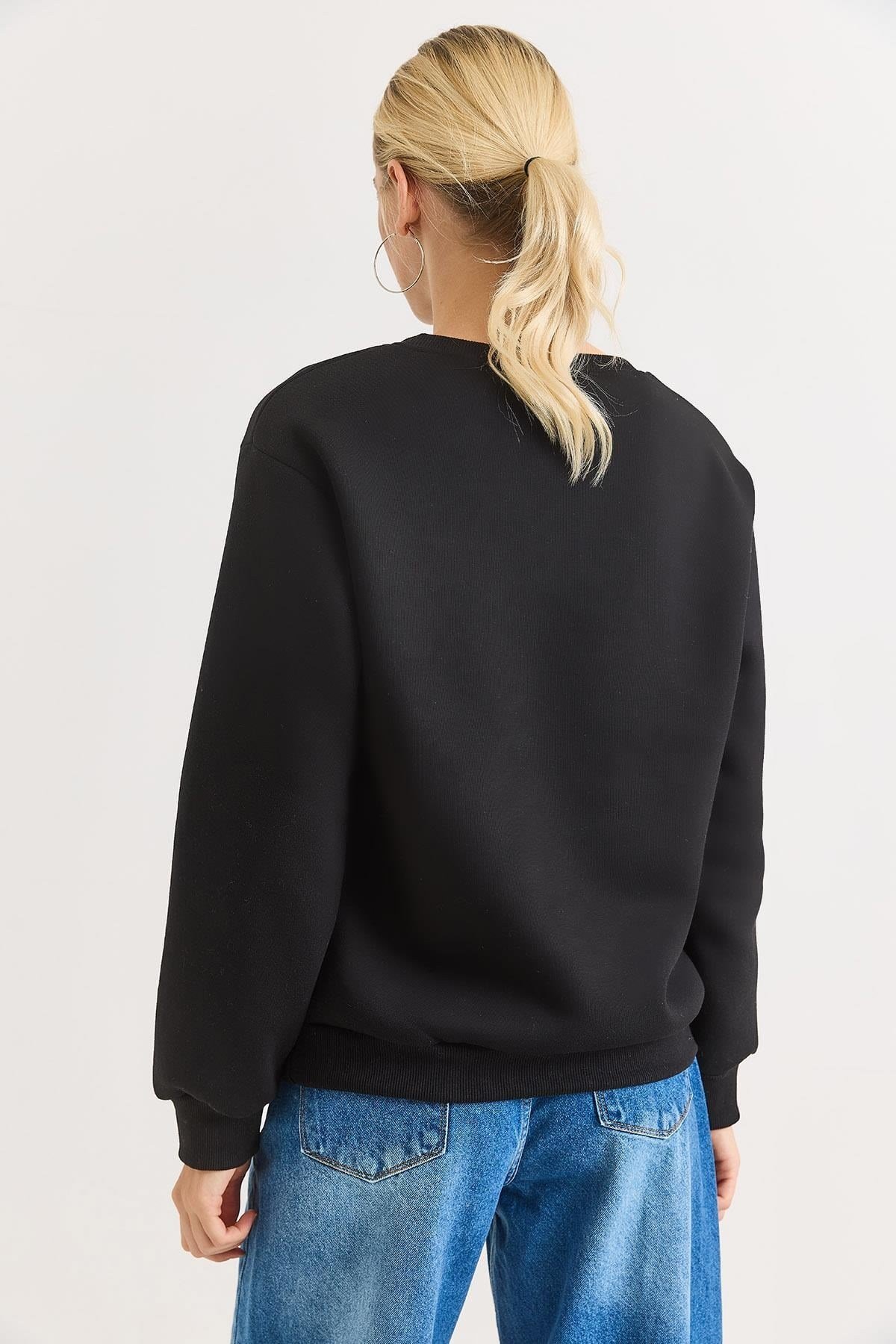Siyah Kurdele Nakışlı Sweatshirt