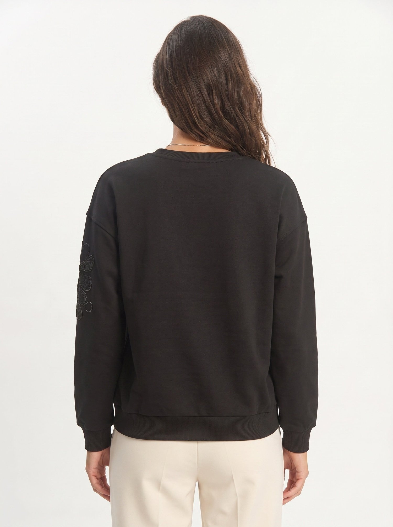 Siyah Nakışlı Boncuklu Sweatshirt