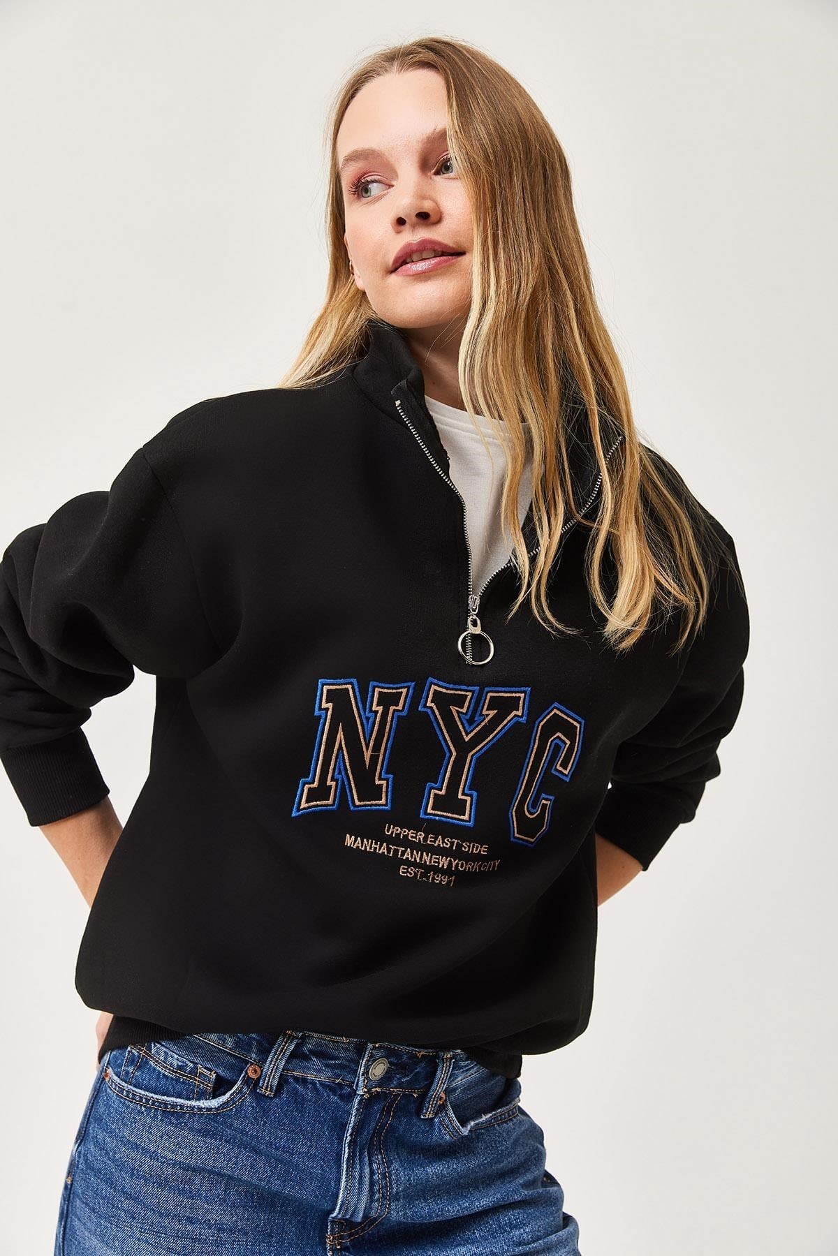 Siyah Nakışlı Fermuarlı Oversize Sweatshirt