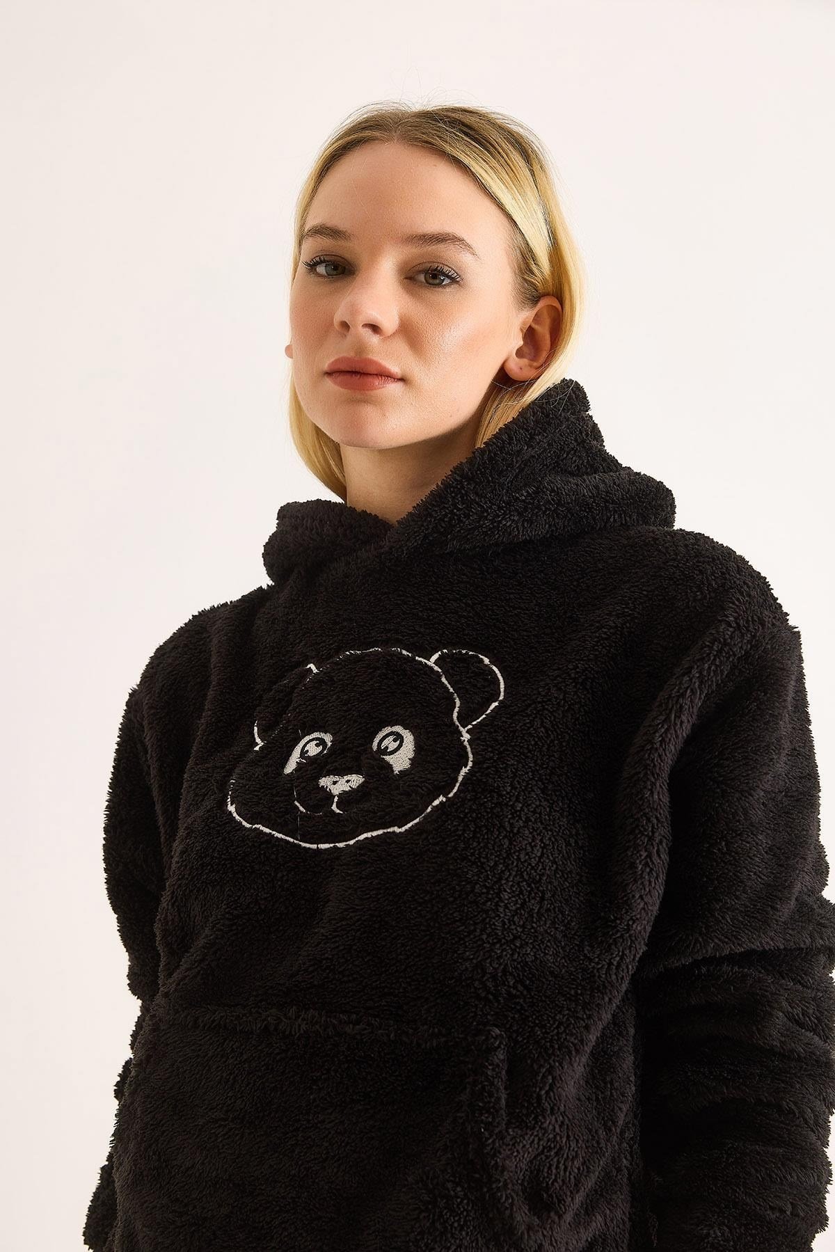 Siyah Nakışlı Peluş Sweatshirt