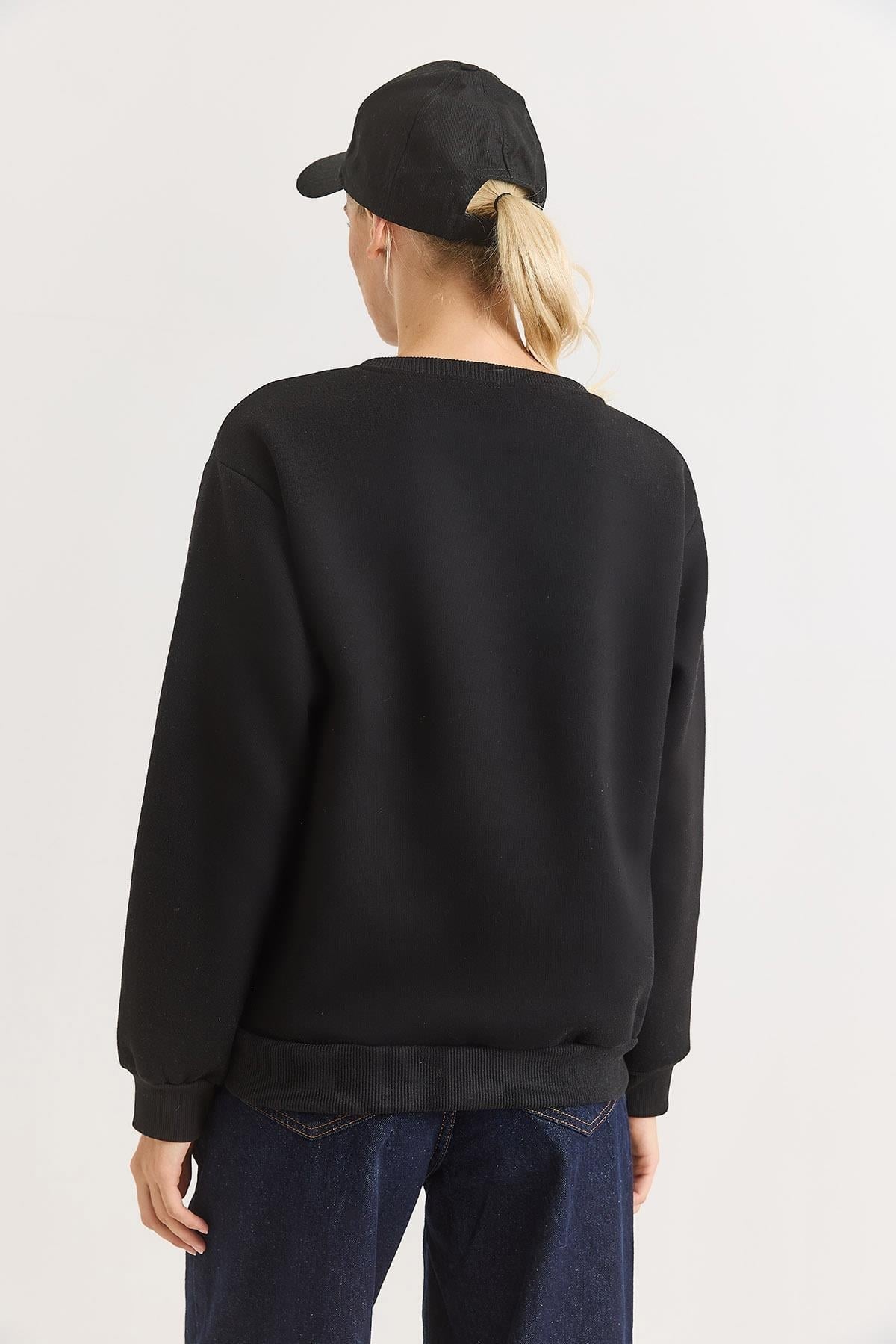 Siyah Nakışlı Üç İplik Sweatshirt